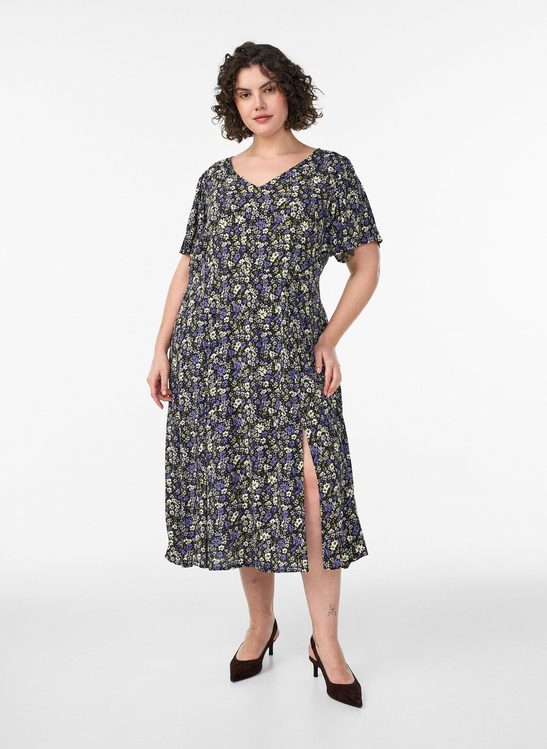 Robe midi en viscose &agrave; imprim&eacute; floral, Noir, Model