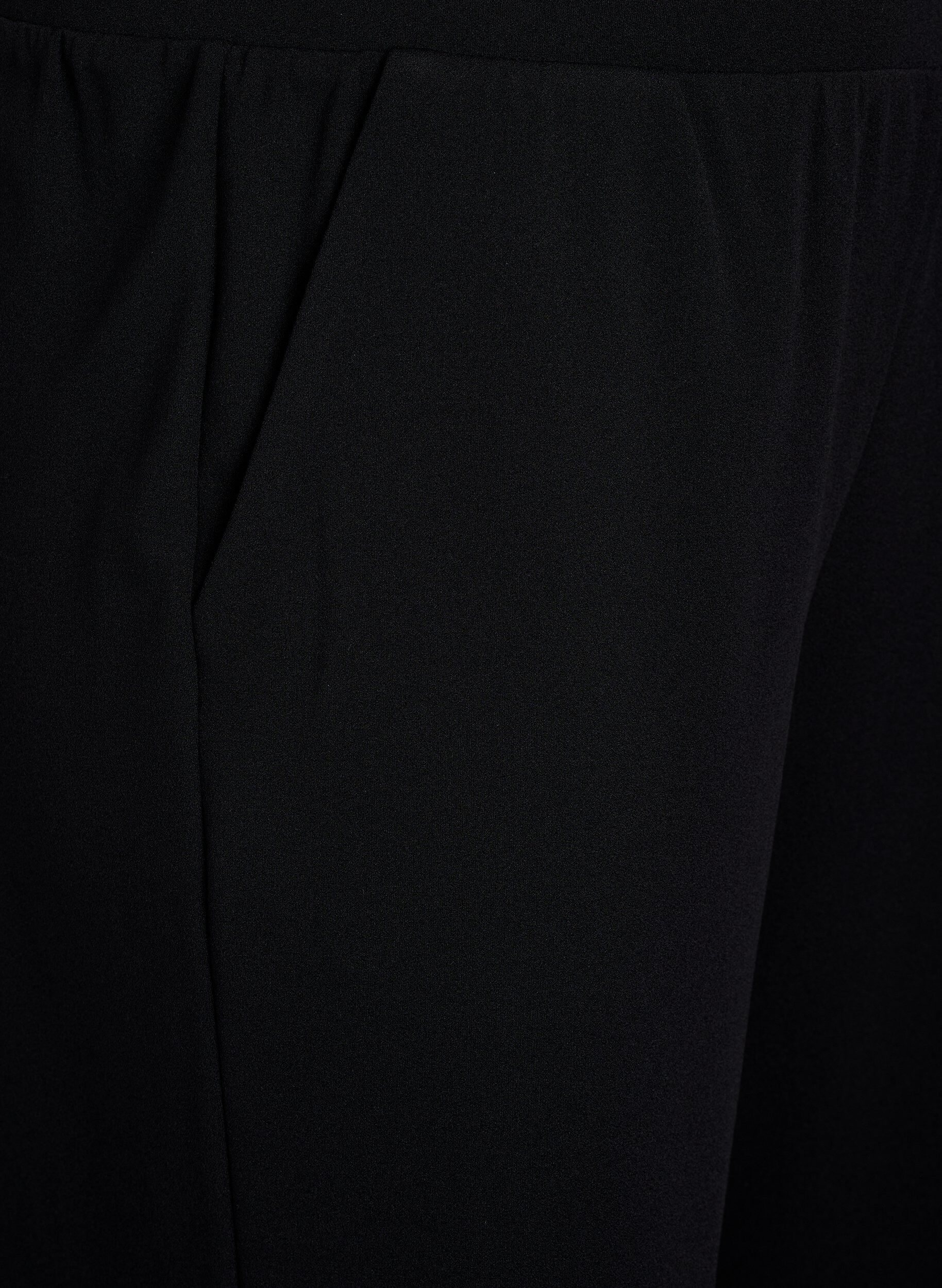 ZizziHoog getailleerde kniebroek met losse pasvorm, Zwart, Packshot image number 2