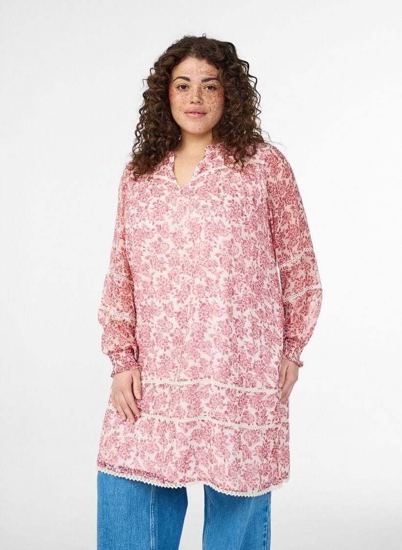 Korte chiffonjurk met gehaakte details, Roze, Model image number 2