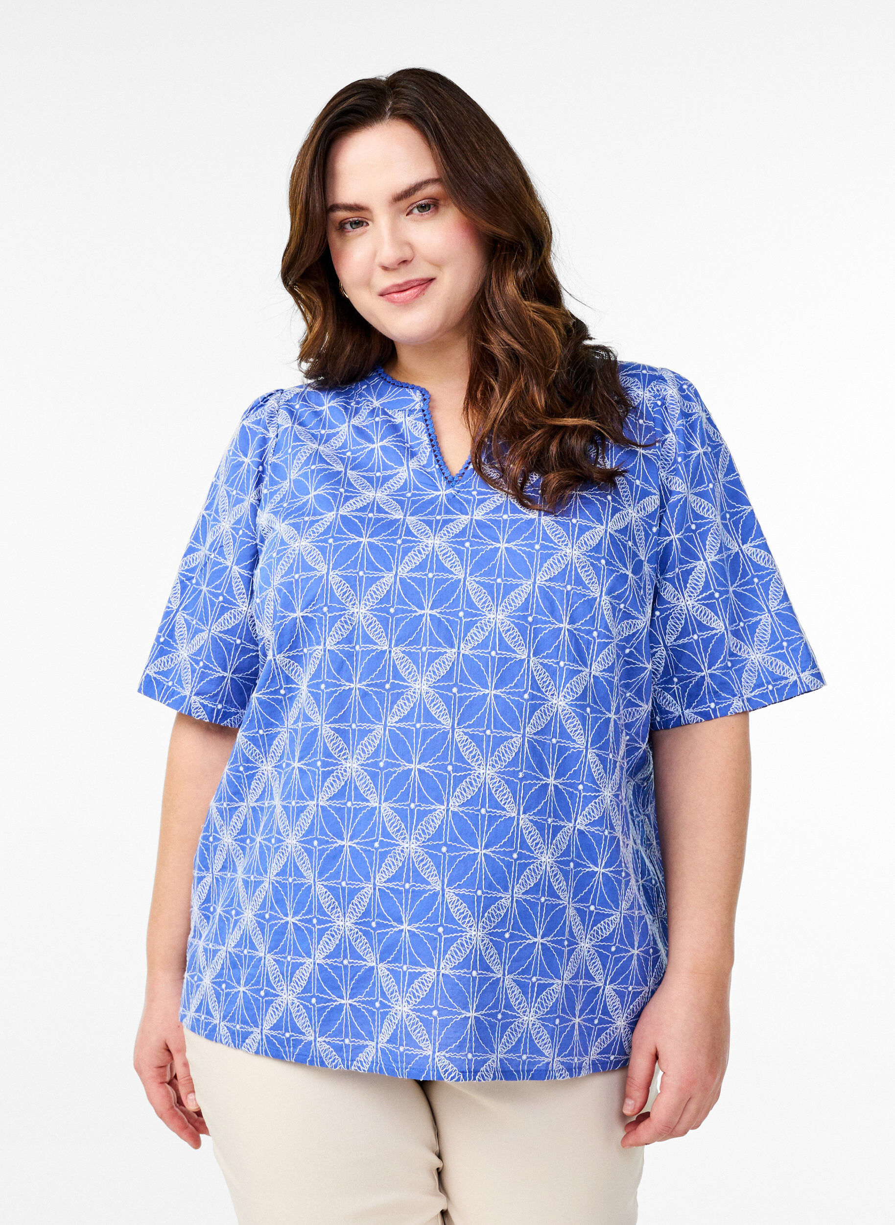 Blouse met korte mouwen en geborduurd patroon, Blauw, Model