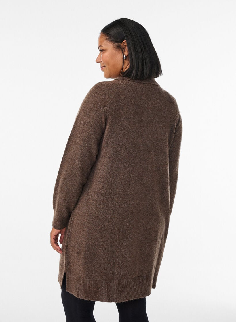 Gebreide jurk met een polokraag en glanzende knopen, Rain Drum Mel., Model