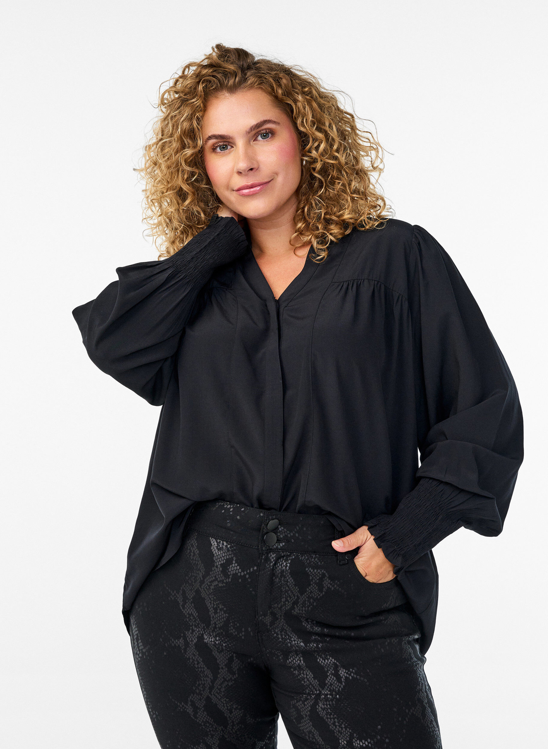 ZizziBlouse met ruches kraag en plooien, Zwart, Model image number 0