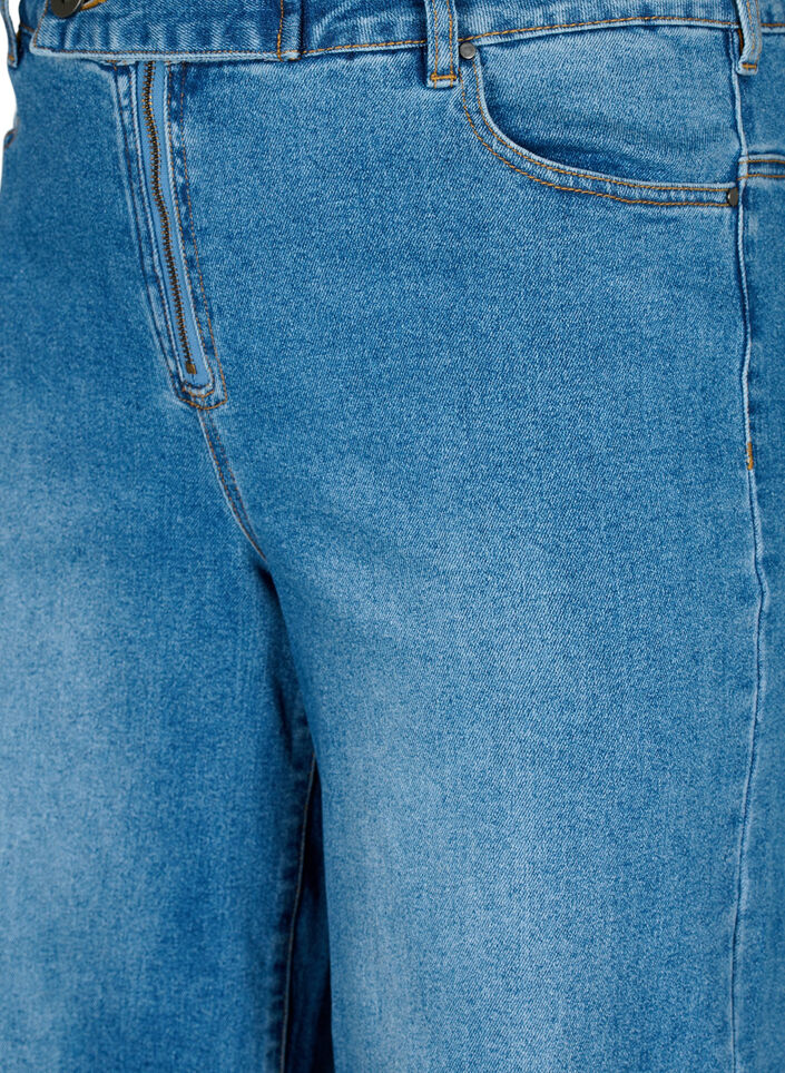 Cropped jeans met flare, Blue denim, Packshot