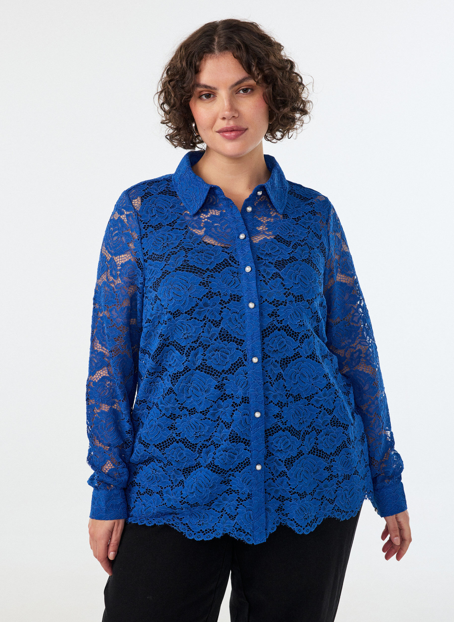Kanten shirt met parelknopen, Blauw, Model