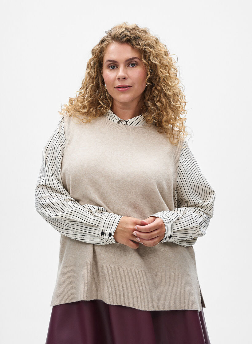 Gebreid vest met geribbelde randen, Simply Taupe Mel., Model