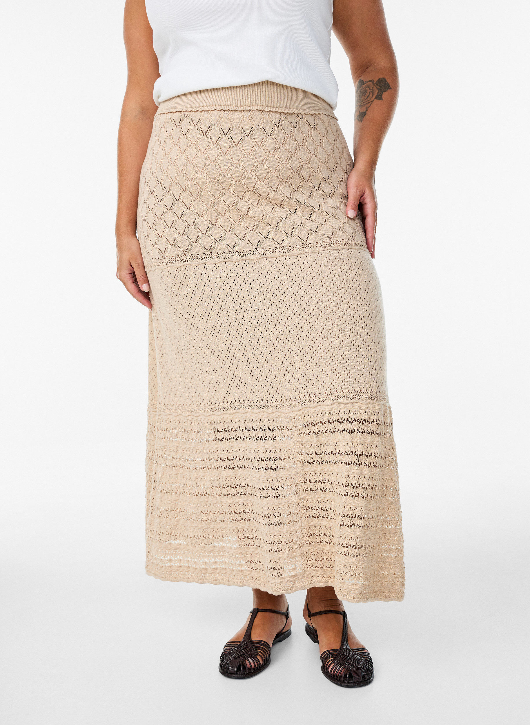 Zizzi Jupe tricot&eacute;e avec broderie ajour&eacute;e, Beige, Model image number 2