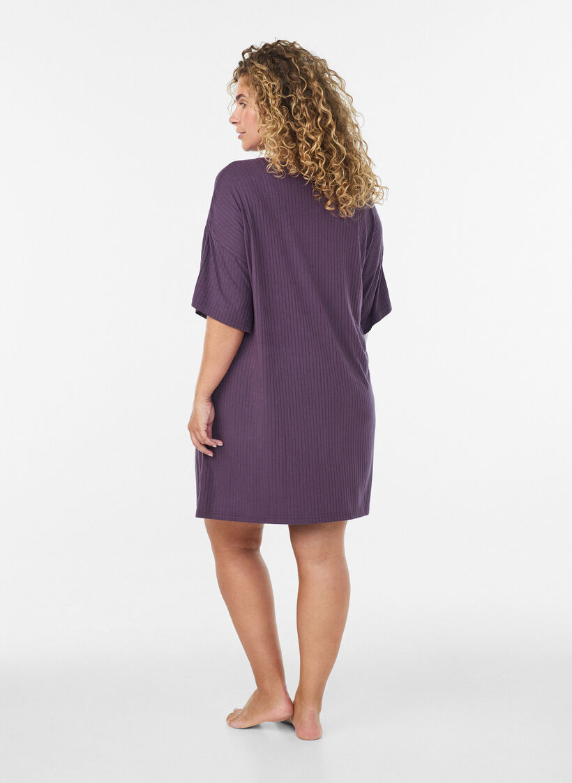 Nachtjapon in viscose jersey met een geribde textuur, Paars, Model image number 2