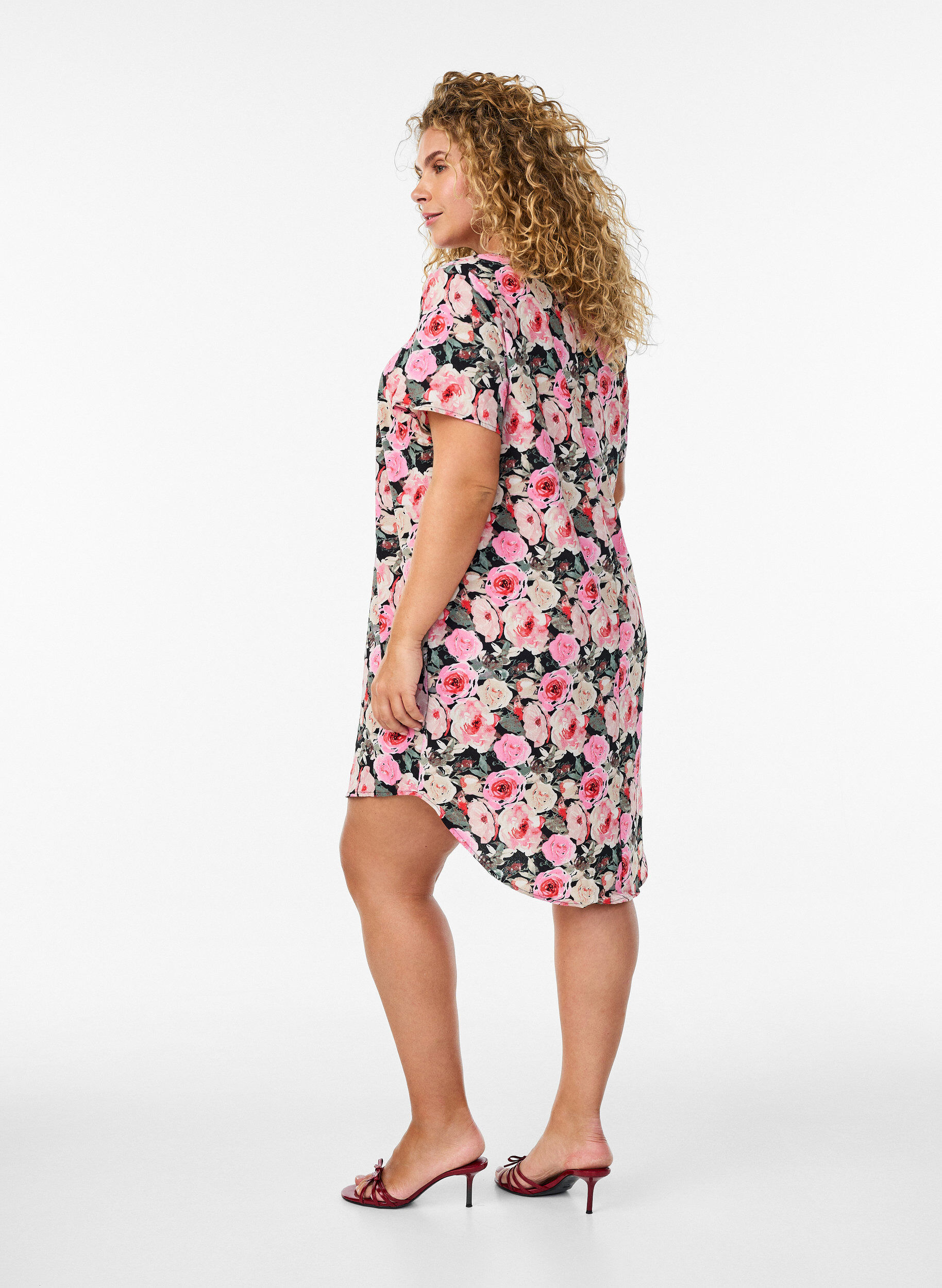 Zizzi Robe &agrave; manches courtes avec imprim&eacute;, Rose, Model image number 2