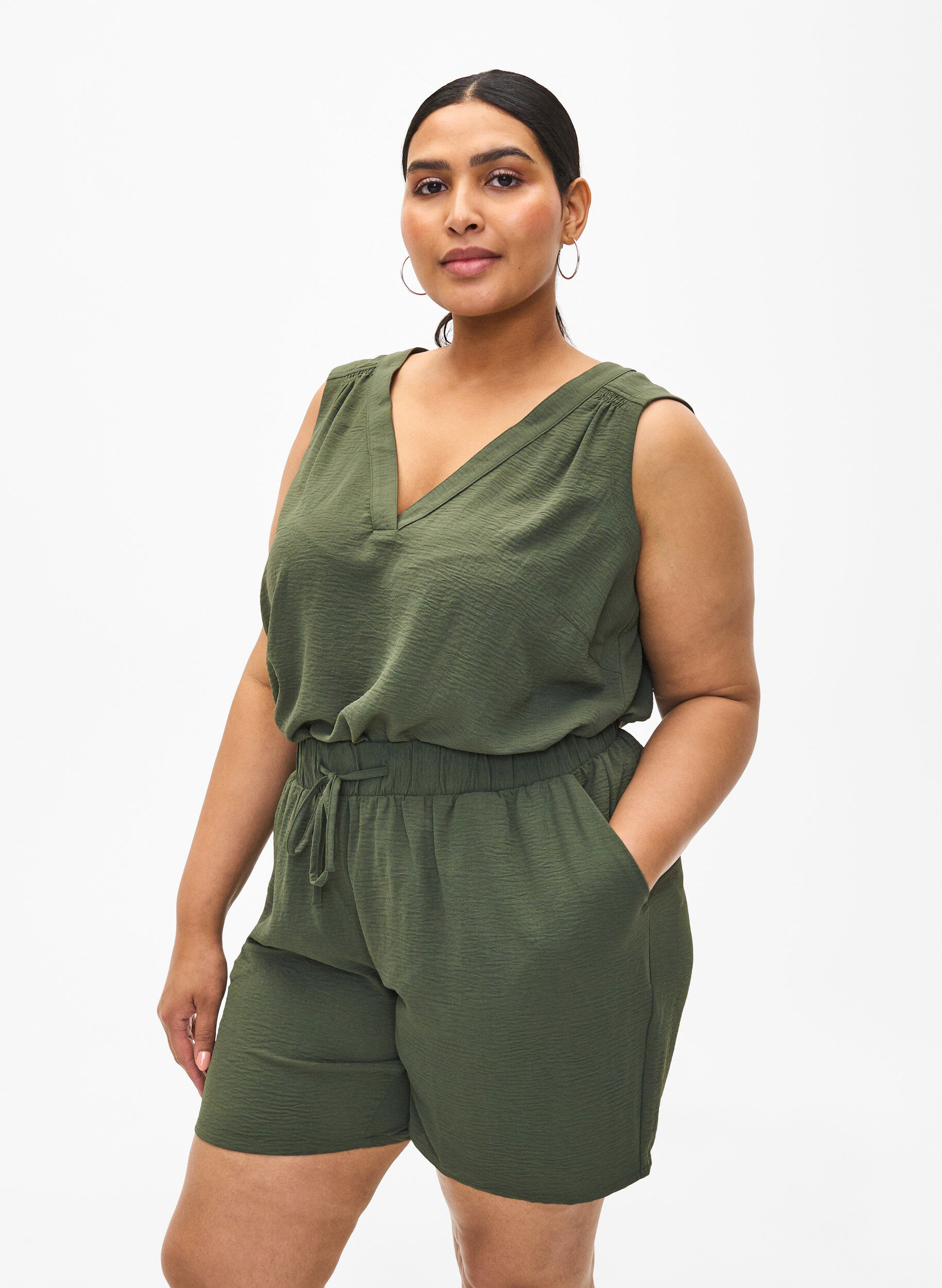 ZizziKorte broek met zakken en elastische tailleband, Groen, Model image number 0