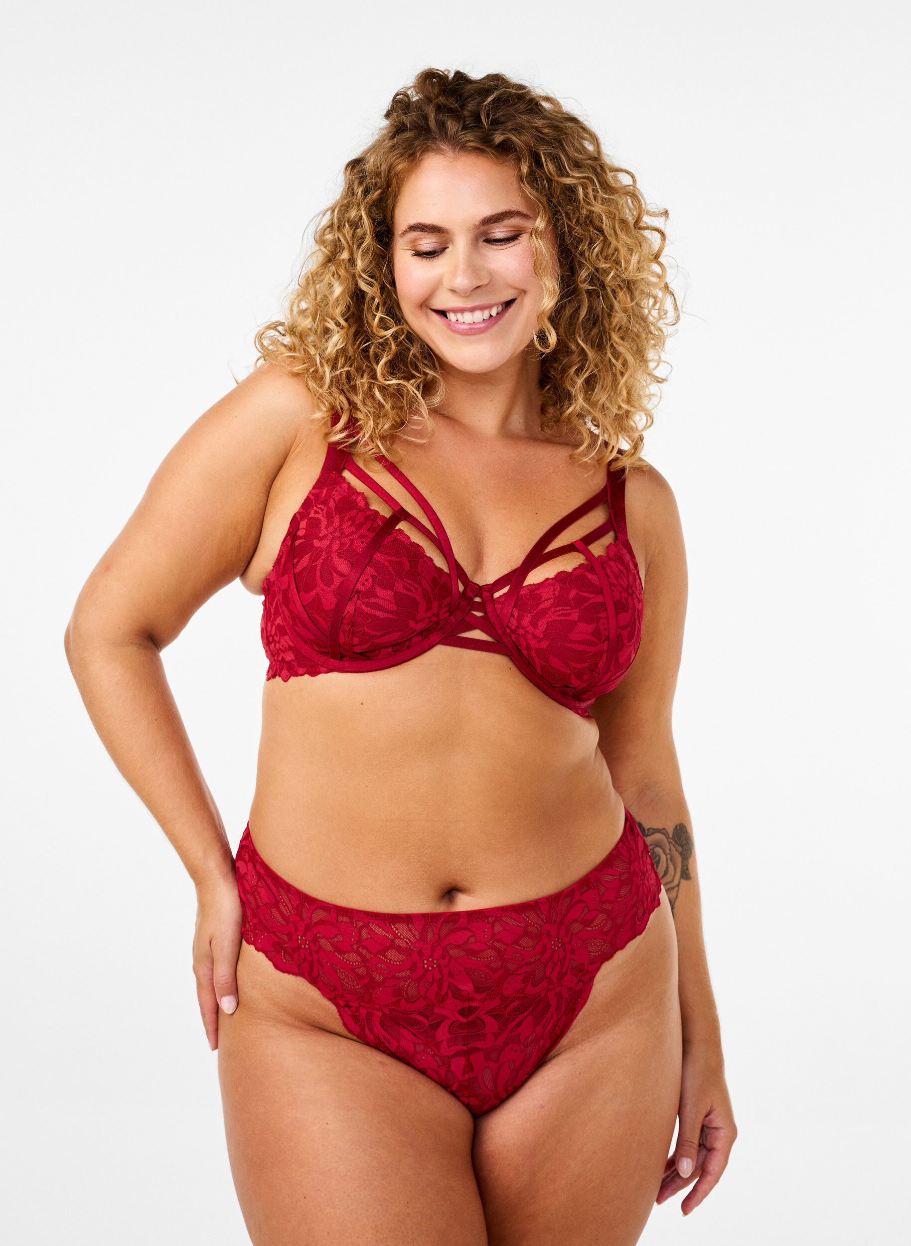 ZizziKantstring met een normale taille, Rood, Model image number 0