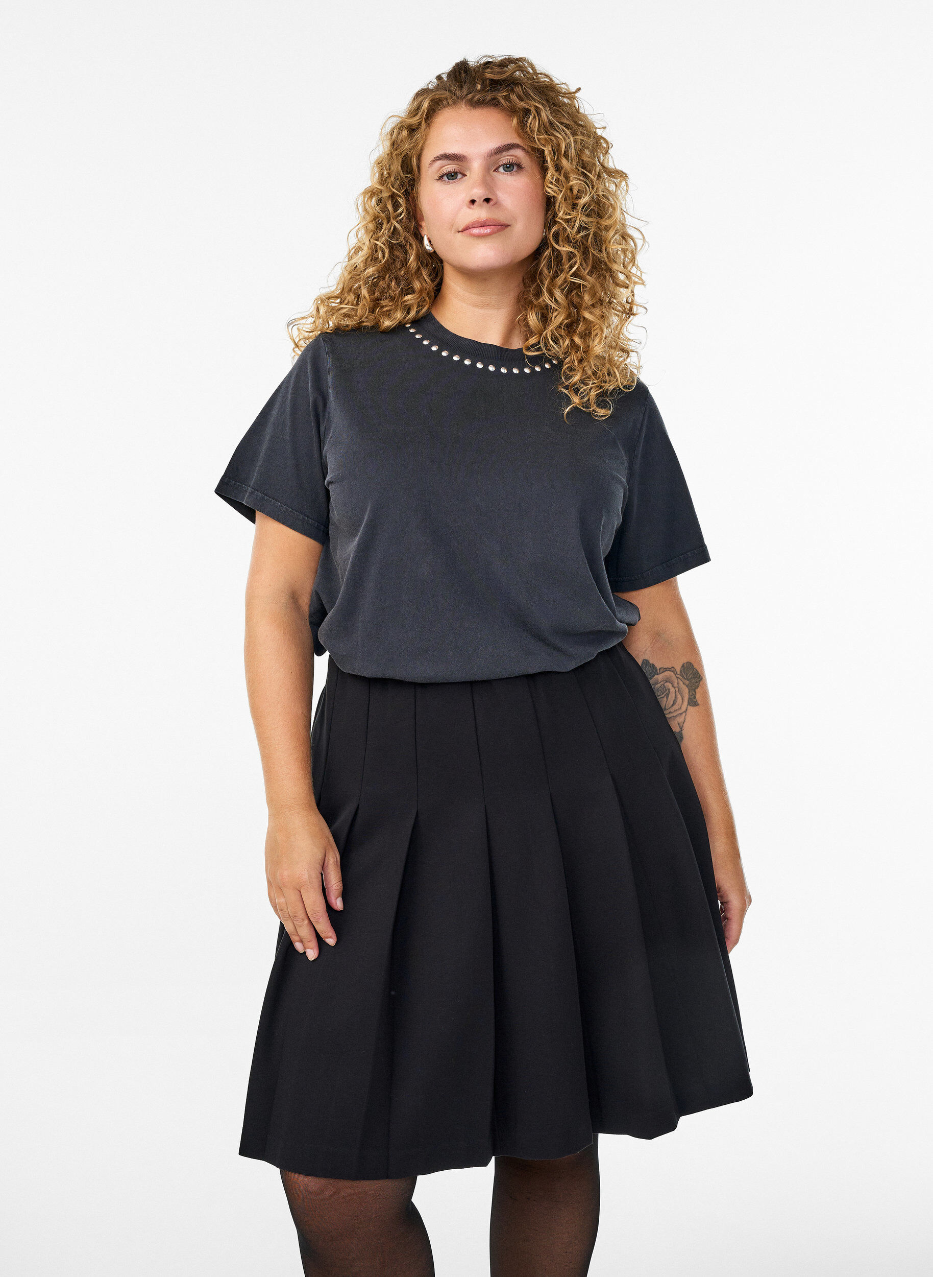 ZizziKorte geplooide rok met elastische tailleband, Zwart, Model image number 0