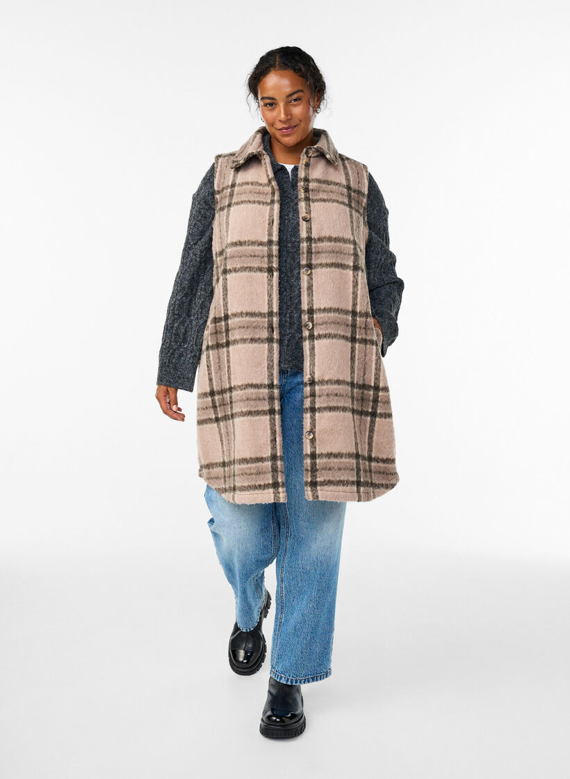 Lange geruite vest in geborstelde kwaliteit, Beige, Model image number 1