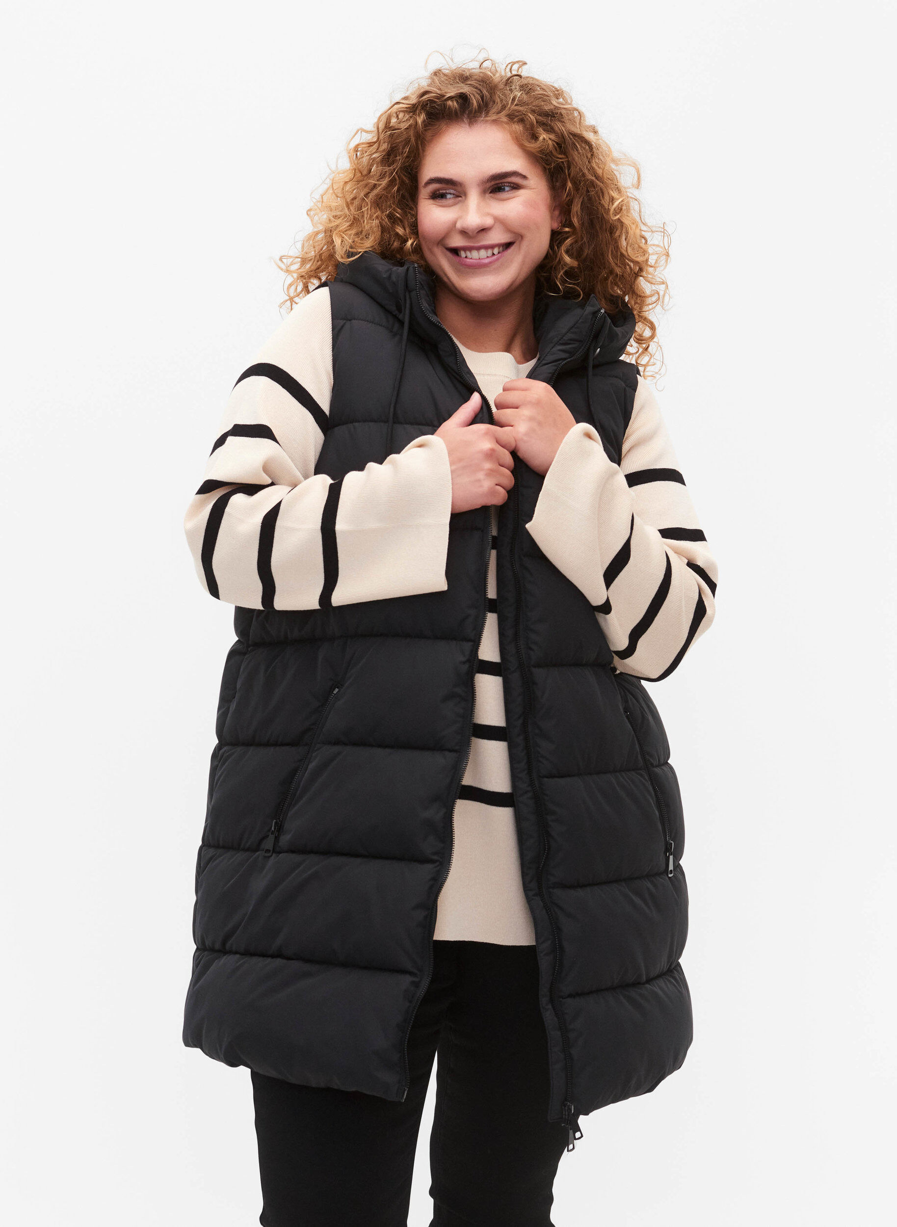 Lange vest met capuchon en zakken, Zwart, Model