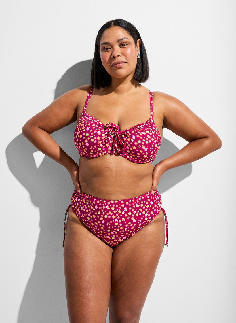 Haut de bikini &agrave; armatures avec bretelles &agrave; nouer, Rouge, Model image number 1