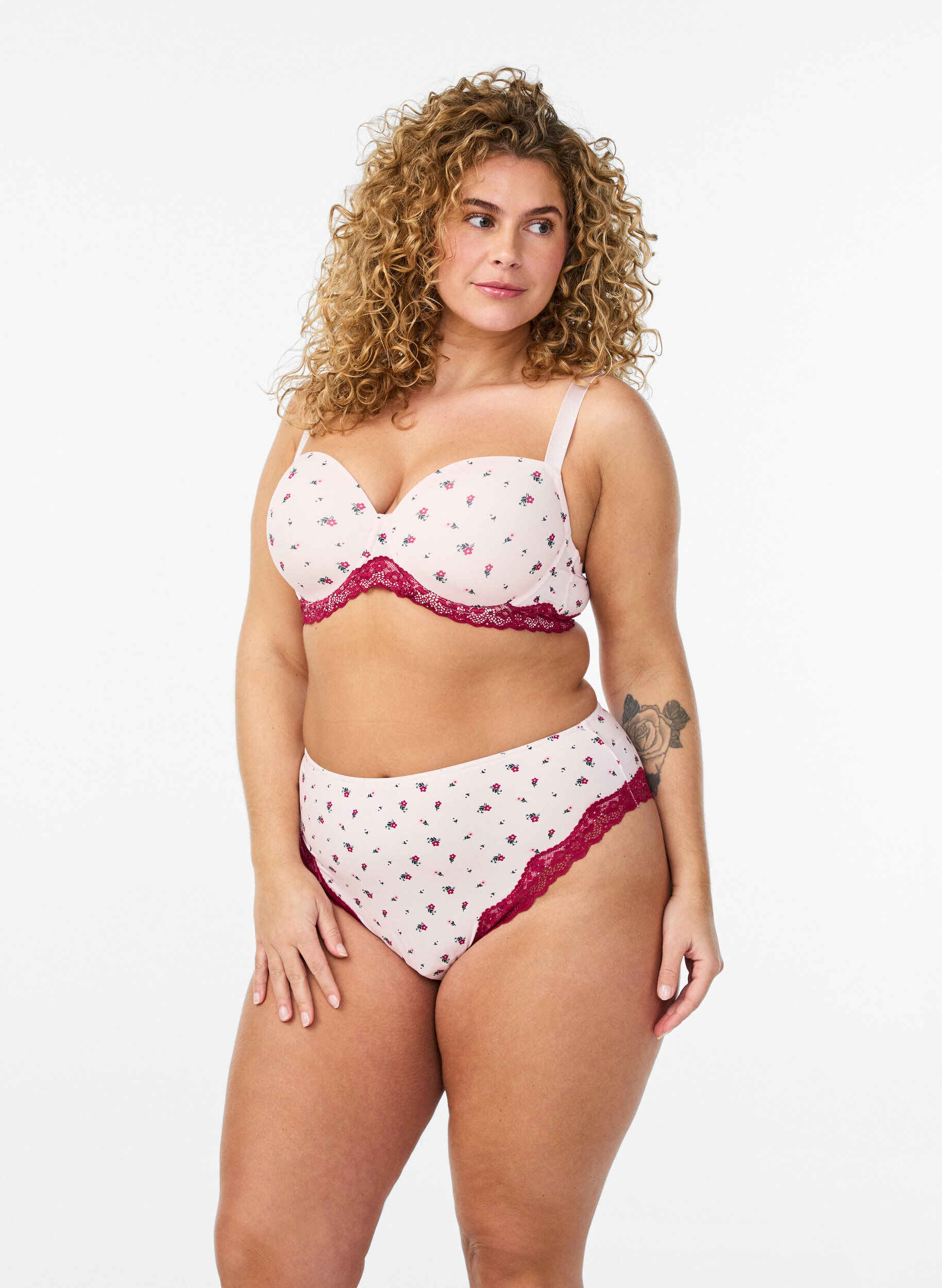ZizziBrazilian slip met bloemenprint en kant, Roze, Model image number 1