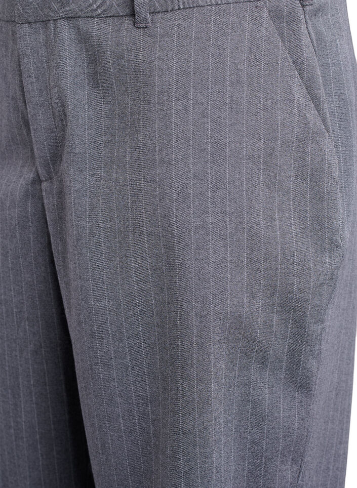 Bermuda short met krijtstreep en losse pasvorm, Grijs, Packshot image number 2