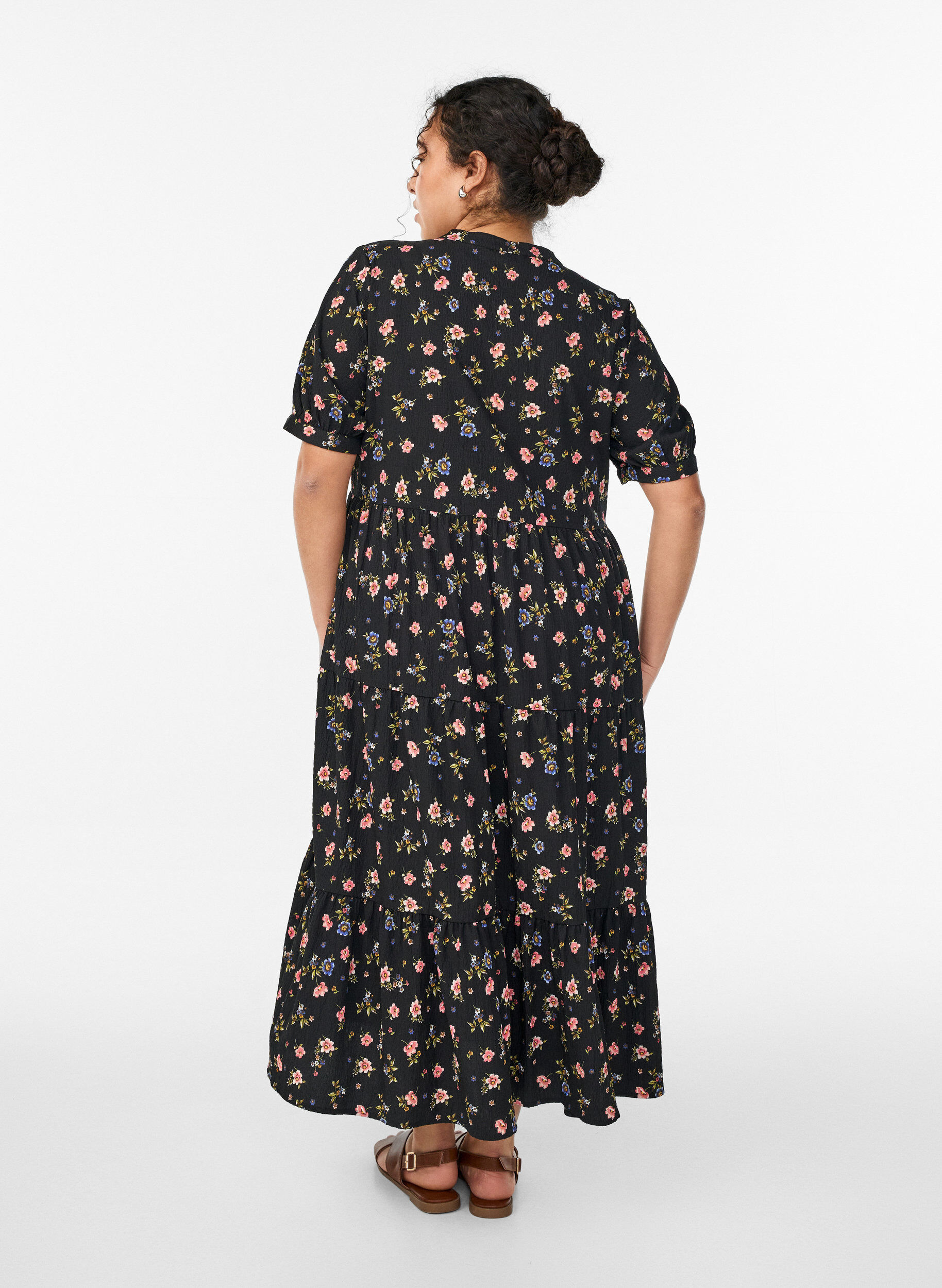 ZizziEnkellange jurk met korte mouwen en gelaagde ruches, Zwart, Model image number 1