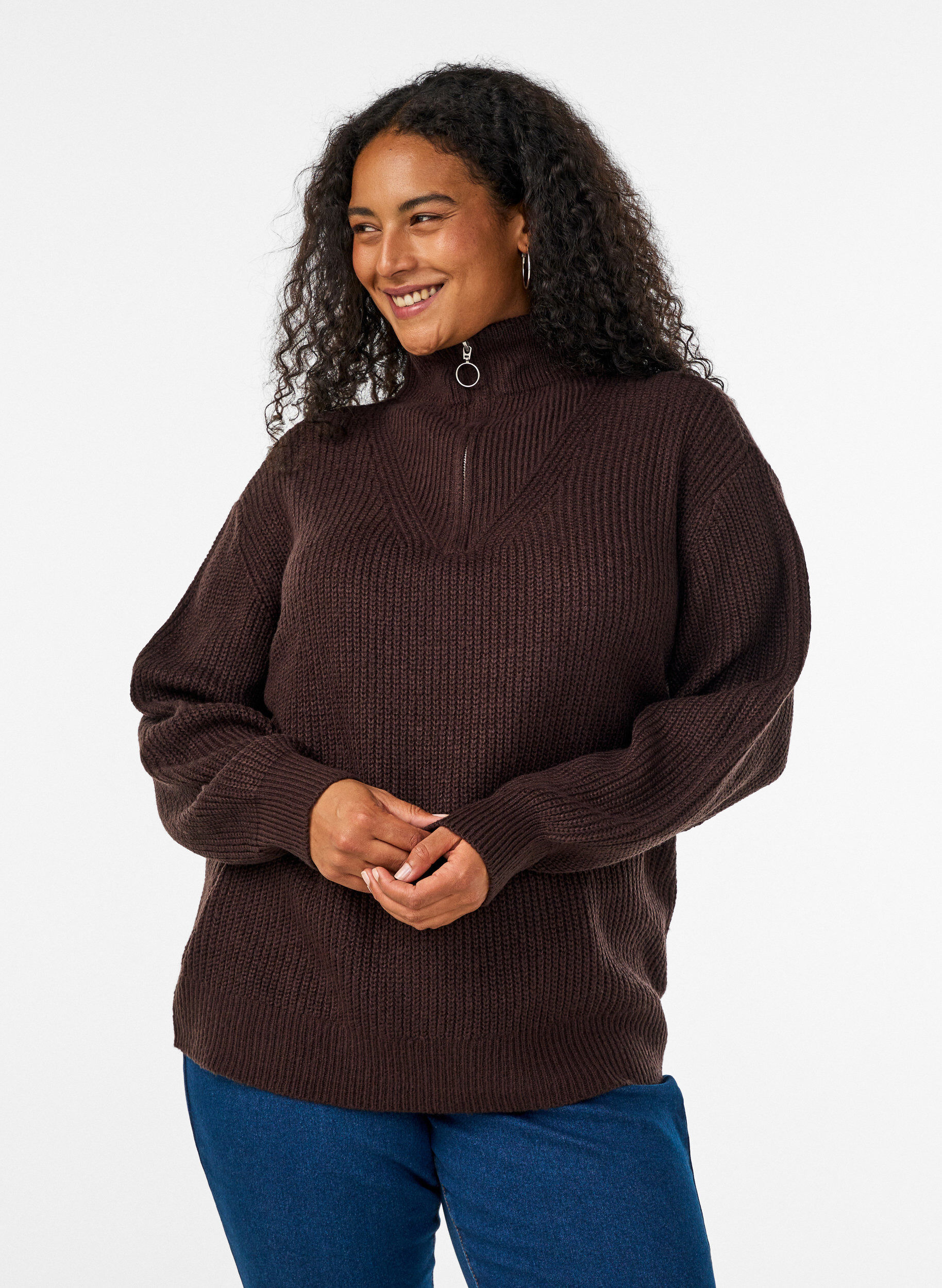 Gebreide trui met hoge hals en rits, Bruin, Model