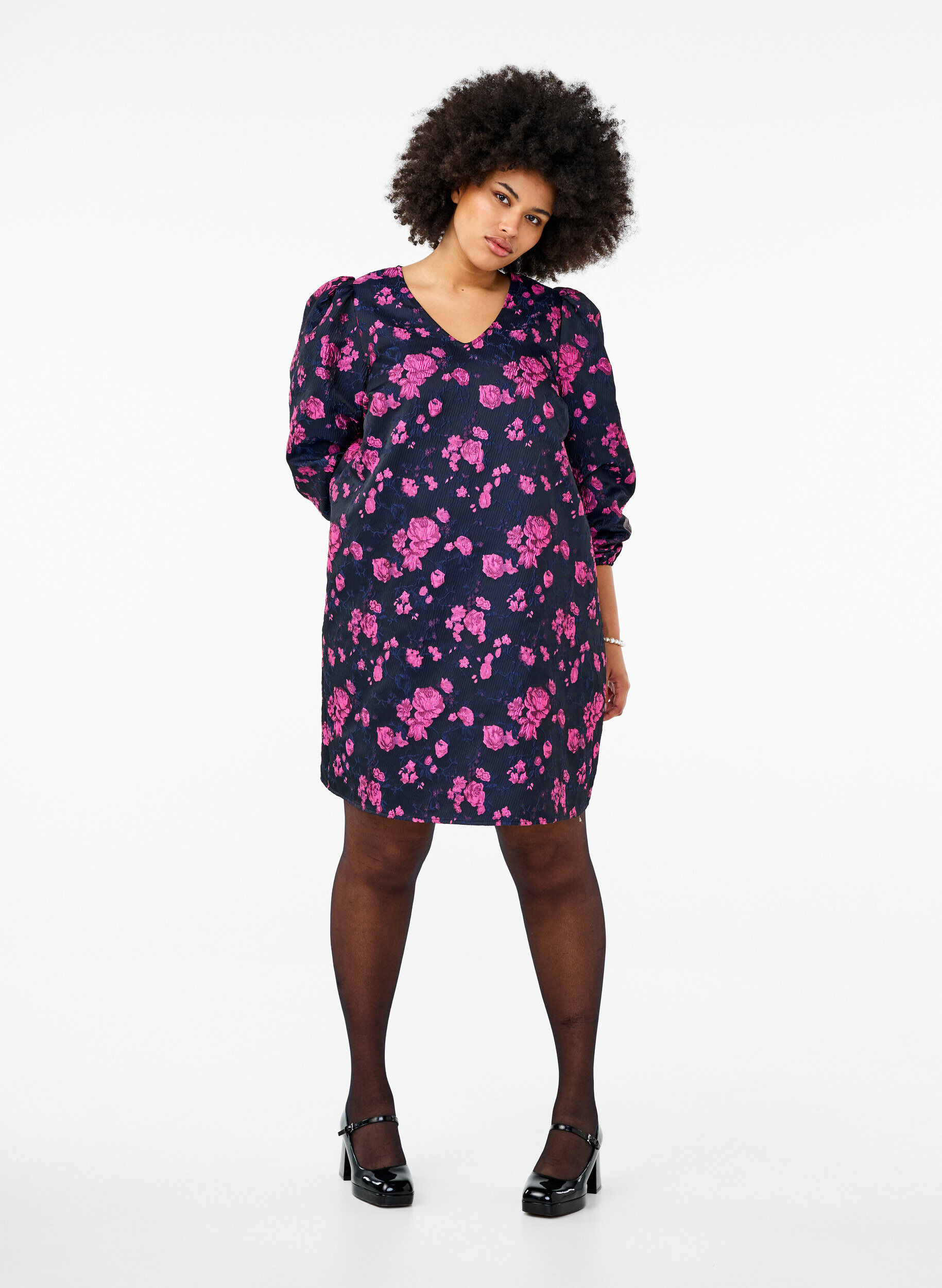 ZizziKorte jacquardjurk met lange mouwen, Black w. Red Rose, Model image number 2