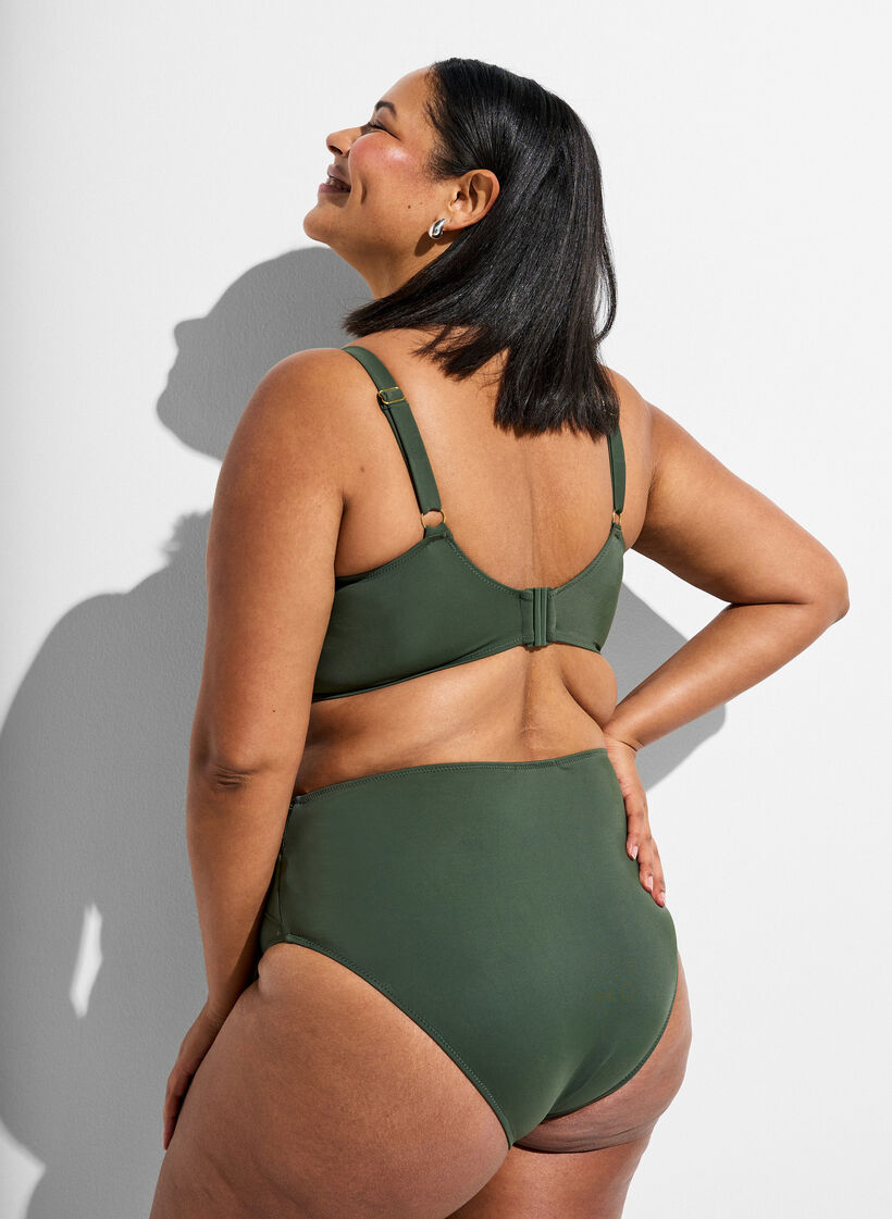 Bas de bikini Tai taille haute avec d&eacute;tail dor&eacute;, Vert, Model