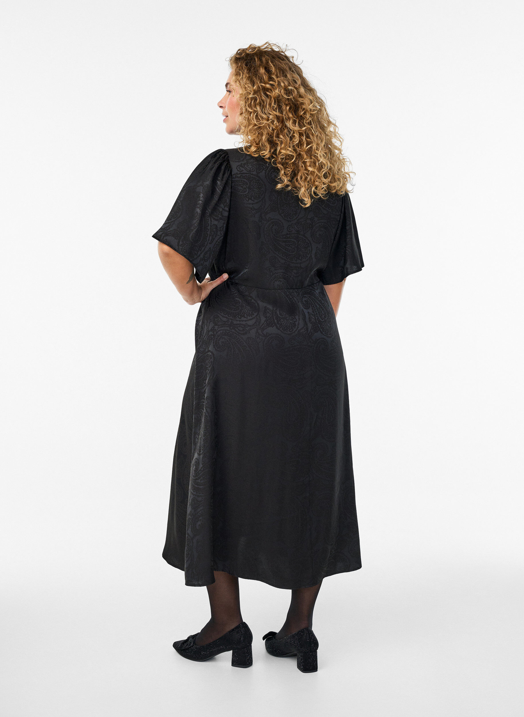 ZizziMidi-jurk met jacquard en paisleypatroon en vleugelmouwen, Zwart, Model image number 1