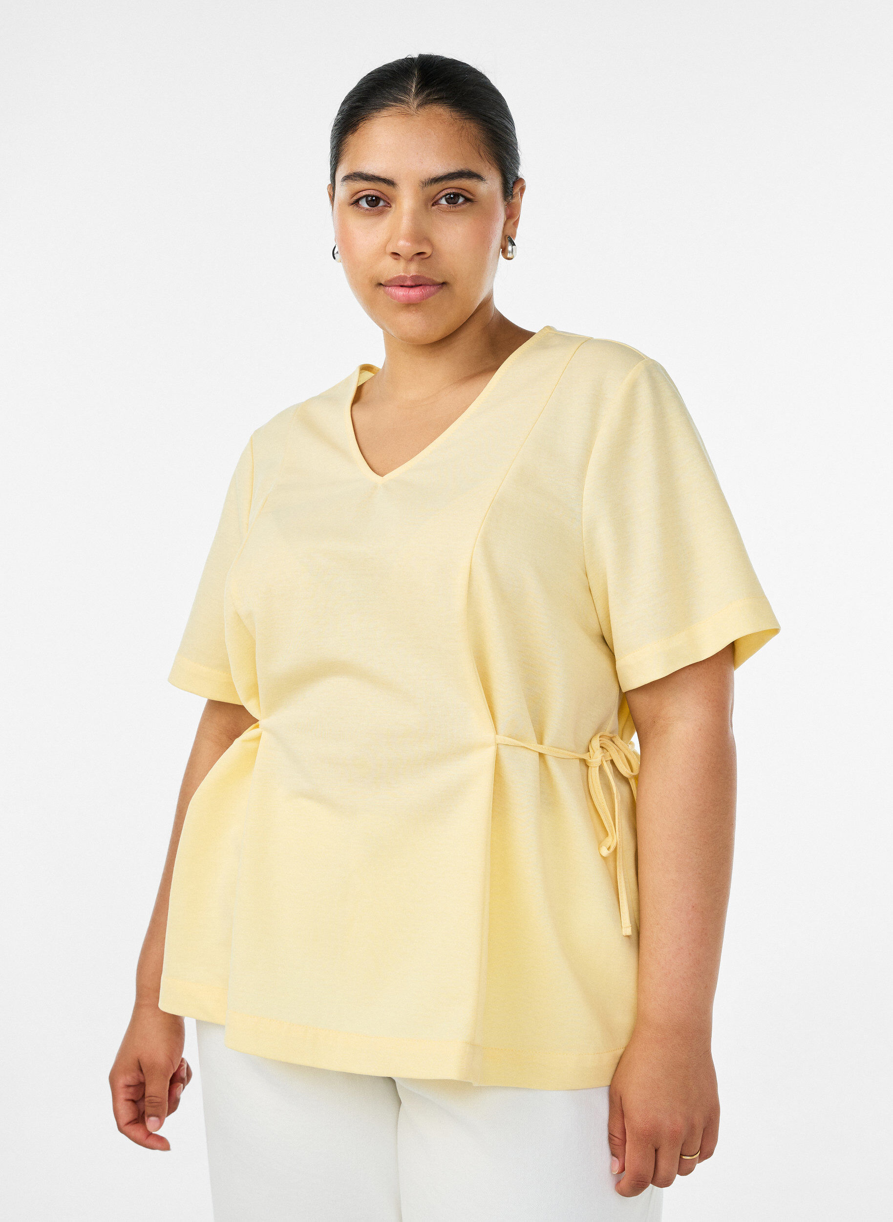 Blouse in een katoenmix met V-hals en striklint, Geel, Model