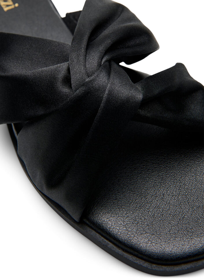Wide fit - Slip-in met gekruiste satijnen bandjes, Black, Packshot