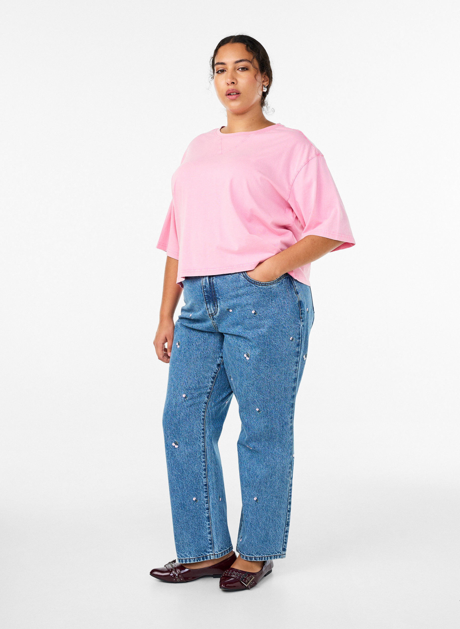 High waist Gemma jeans met geborduurde details, Blauw, Model