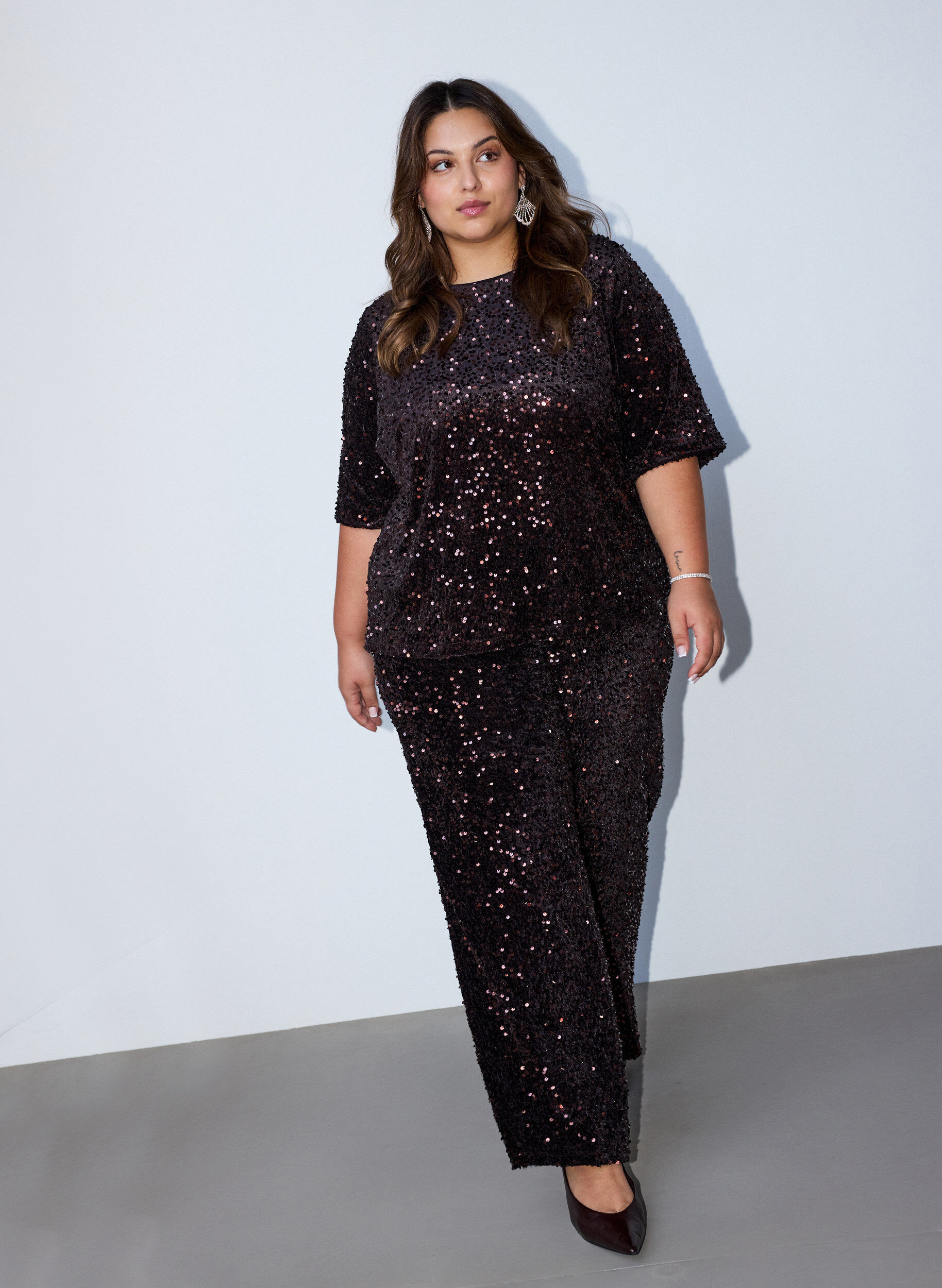 Wijde broek met pailletten, Bruin, Model