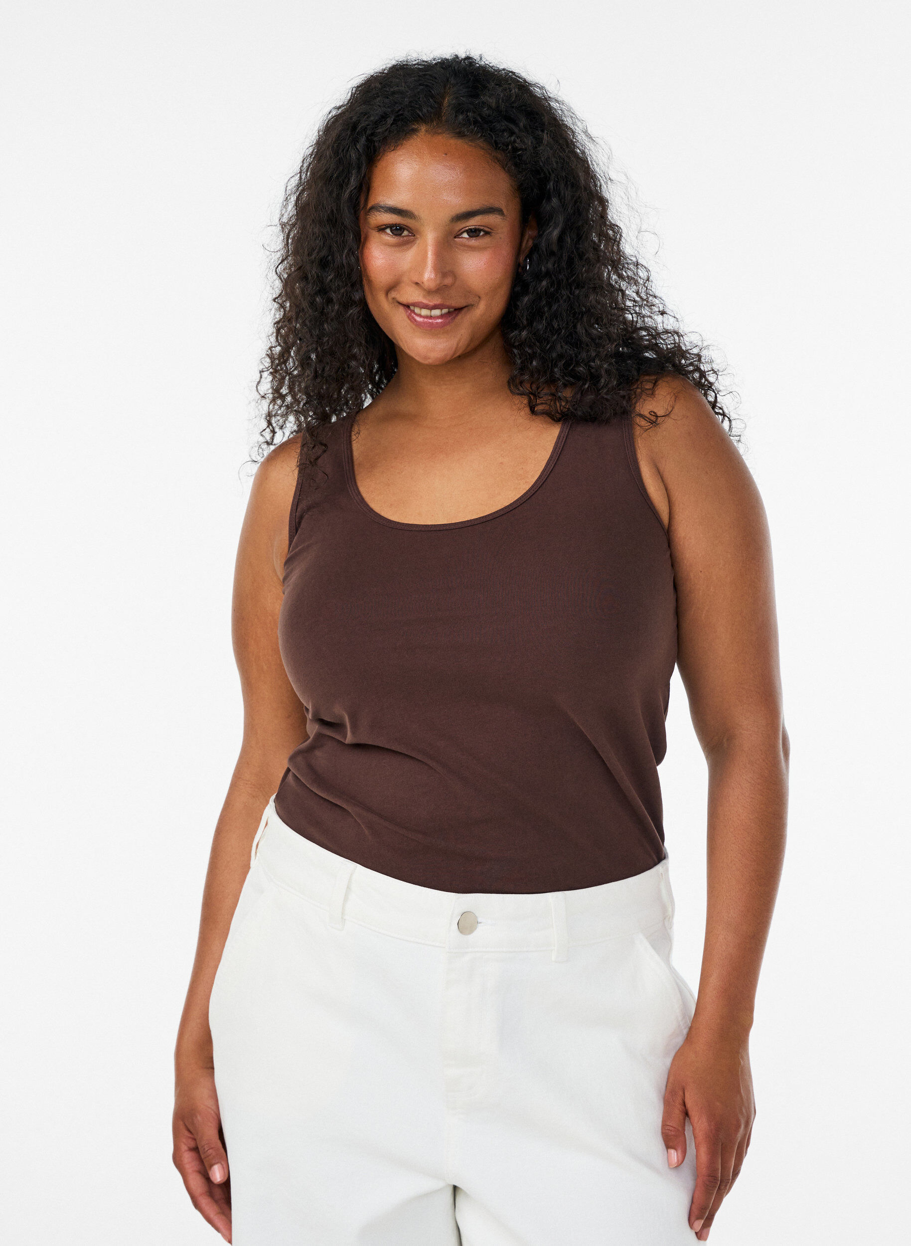 Effen basic top in katoen, Bruin, Model