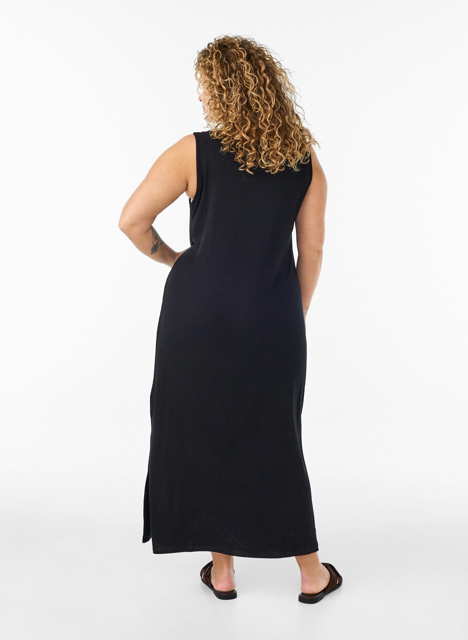 ZizziMouwloze ribjurk van viscose, Zwart, Model image number 1