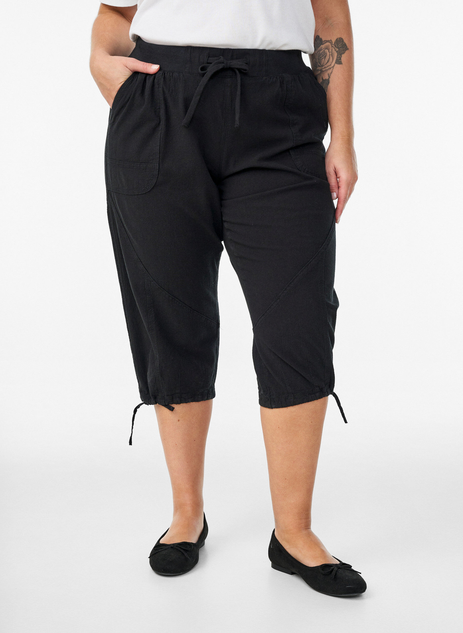 ZizziKatoenen Capri-broek, Zwart, Model image number 2