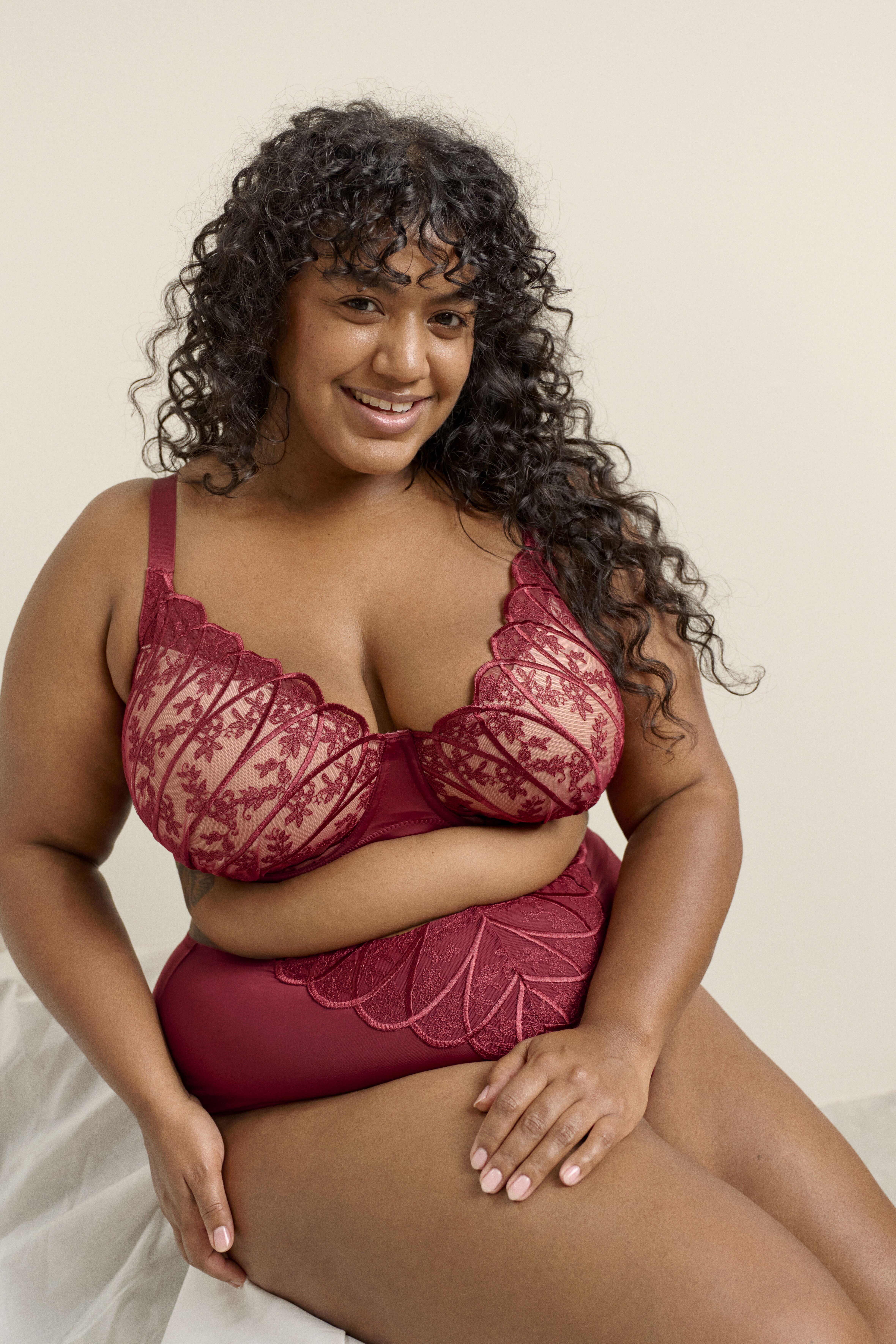 Set met geborduurde kant, , Model