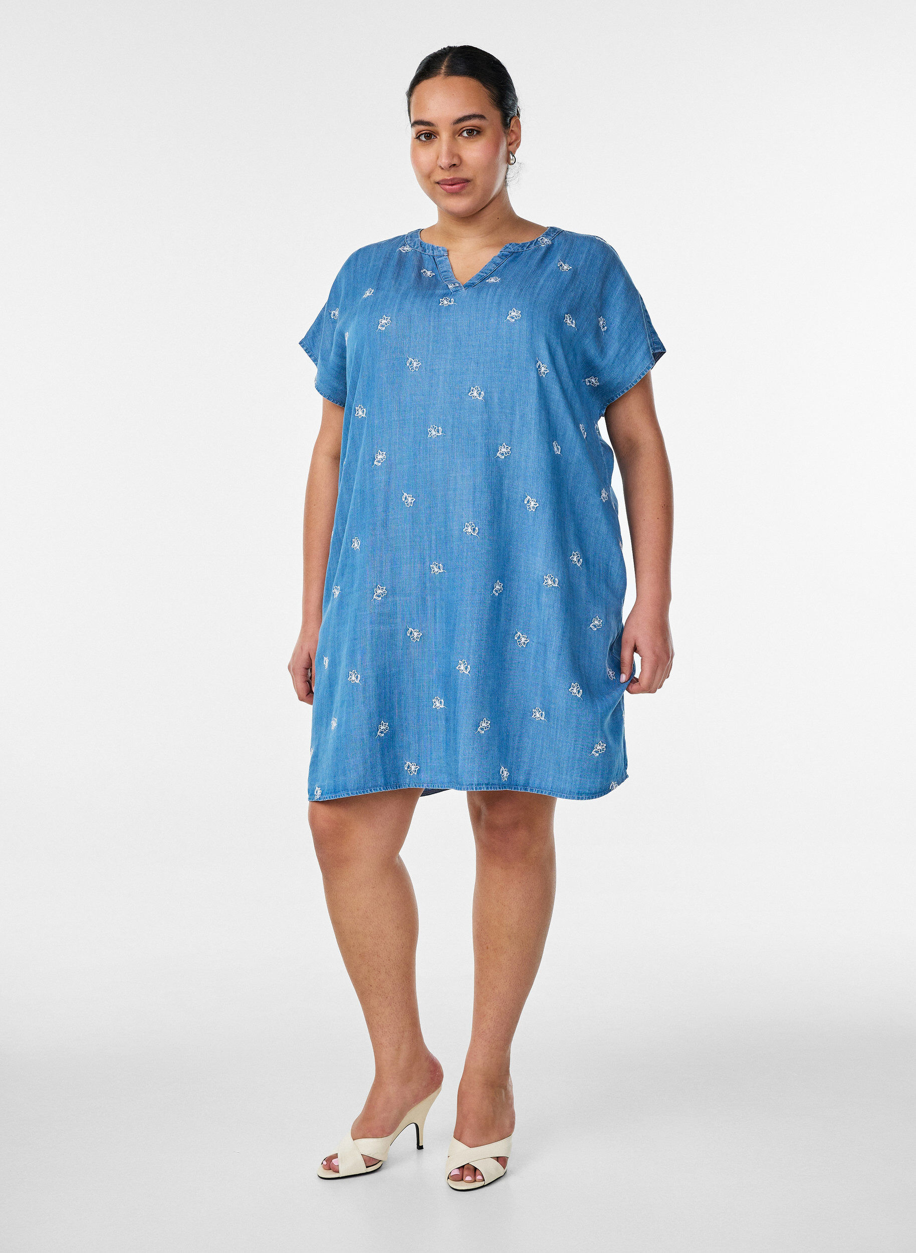 ZizziLyocell jurk met een denimlook en geborduurde bloemen, Blauw, Model image number 1