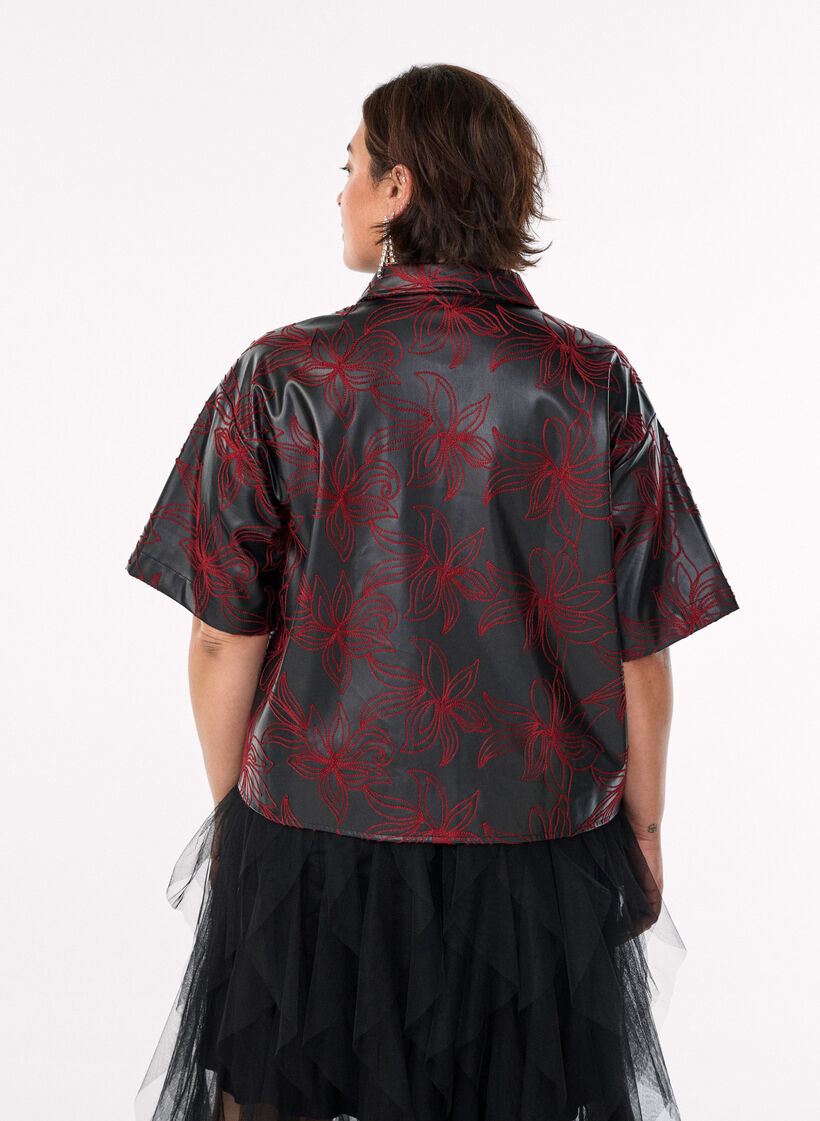 Korte imitatielederen blouse met contrasterend borduursel, Zwart, Model image number 2