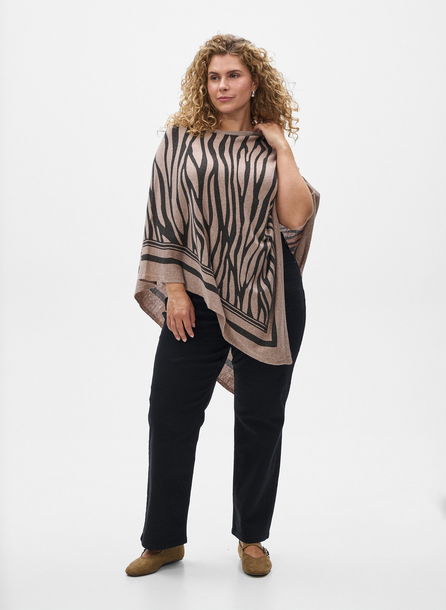 ZizziFijngebreide poncho, Zwart, Model image number 1