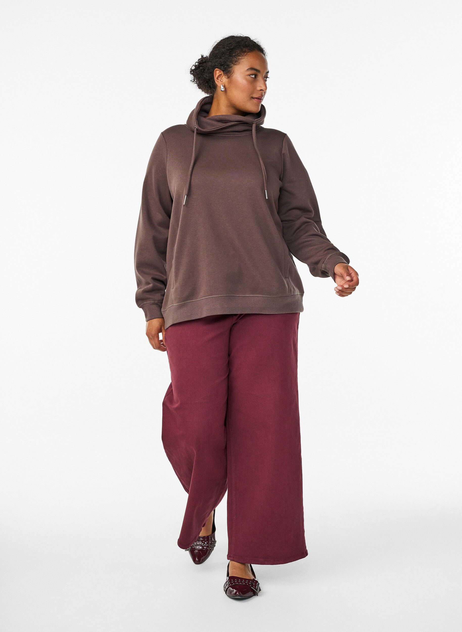 ZizziSweatshirt met hoge kraag en zakken, Bruin, Model image number 1