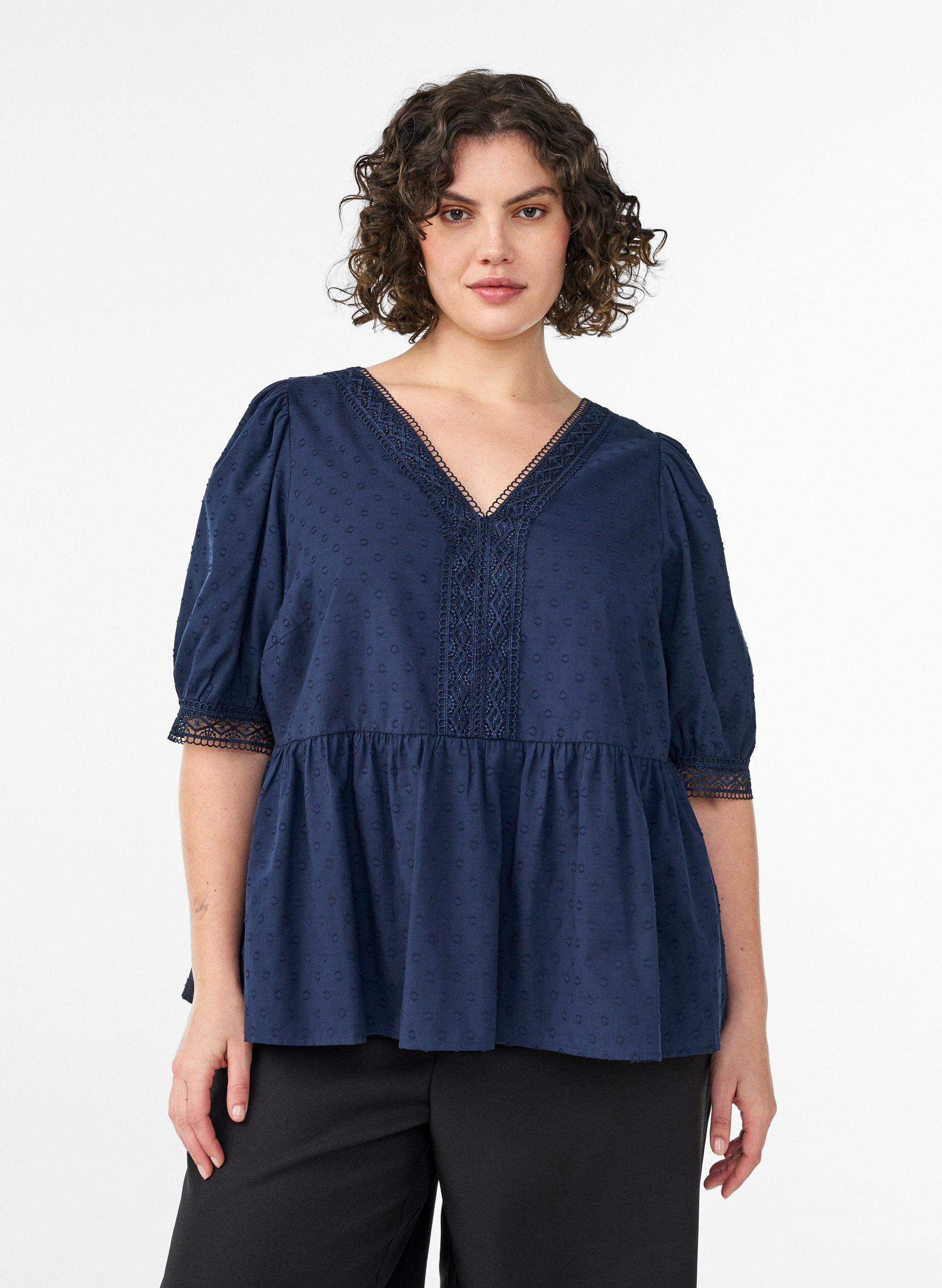 Blouse en coton textur&eacute; avec d&eacute;tails en crochet, Bleu, Model