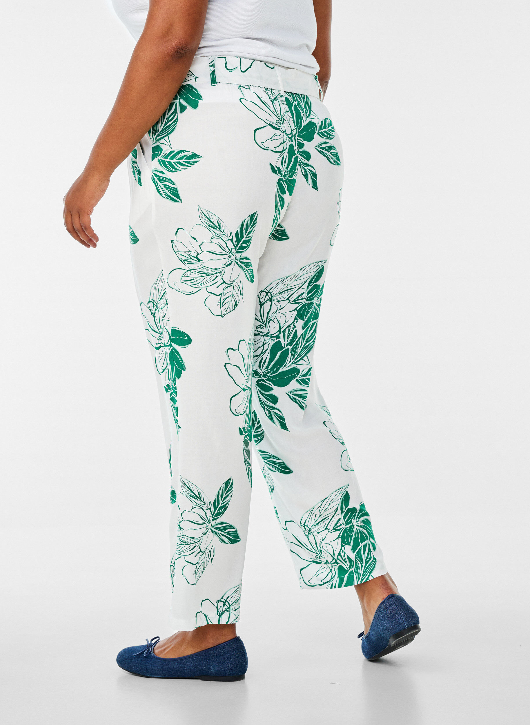Zizzi Pantalon taille haute en viscose, Vert, Model image number 1