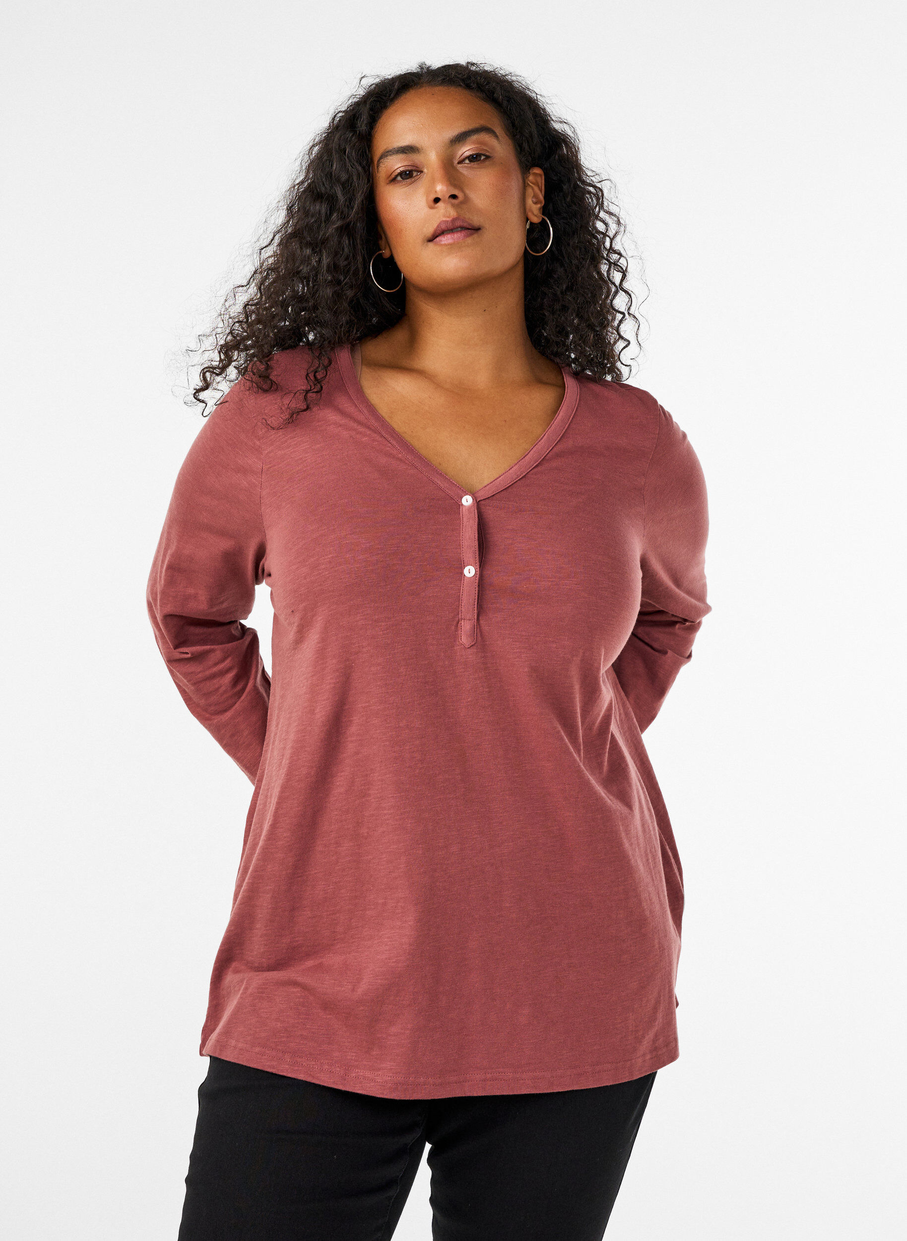 T-shirt met lange mouwen, V-hals en knopen, Bruin, Model
