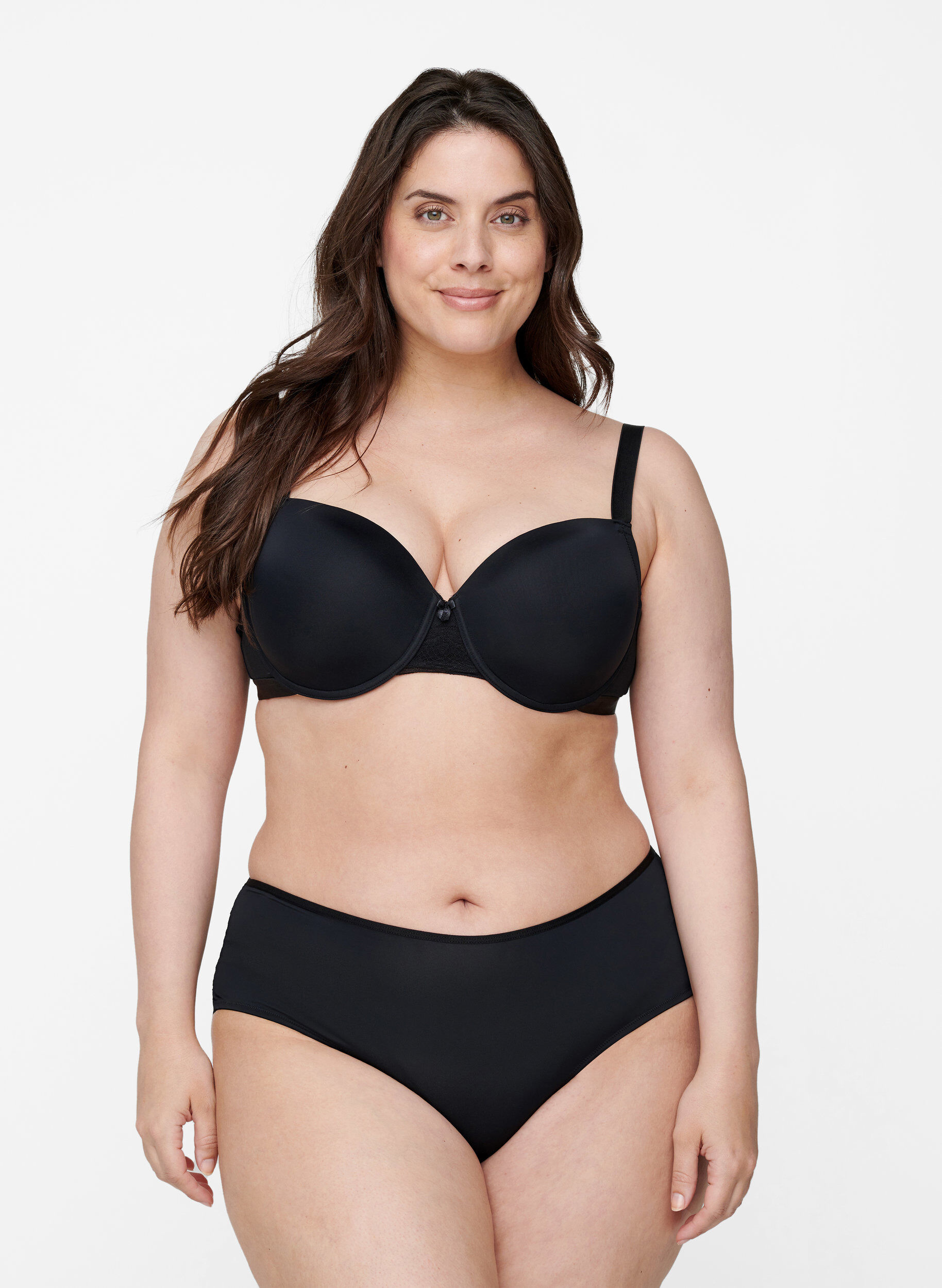 Zizzi Soutien-gorge moul&eacute; avec r&eacute;sille, Noir, Model image number 1