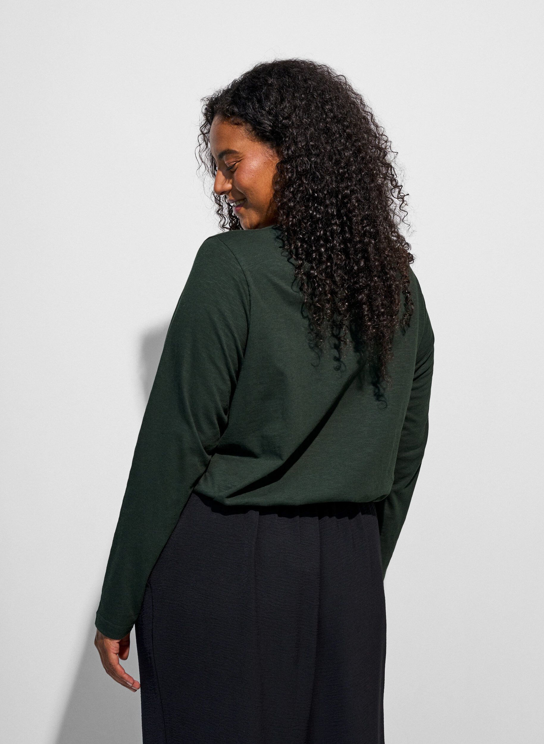ZizziT-shirt met lange mouwen, V-hals en knopen, Groen, Model image number 2