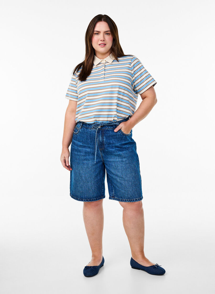 Strakke pasvorm denim shorts met strikriem, Blue Denim, Model