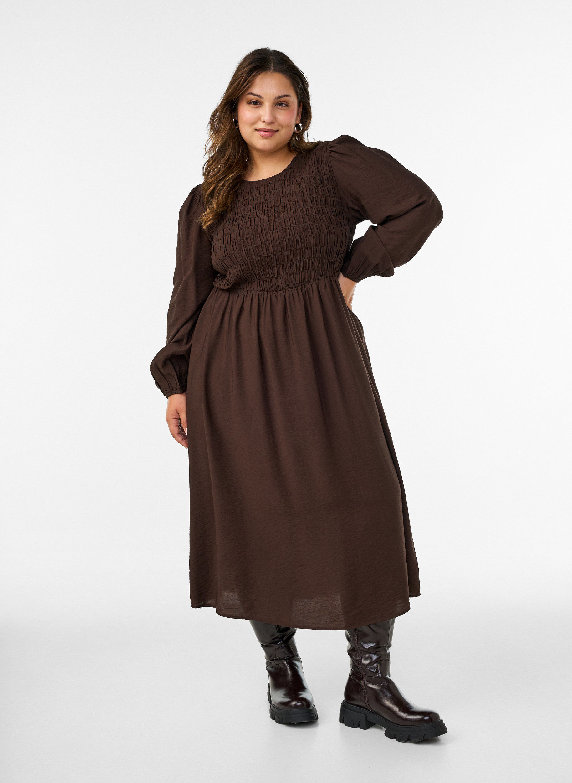 Midi-jurk van viscose met smockwerk, Bruin, Model