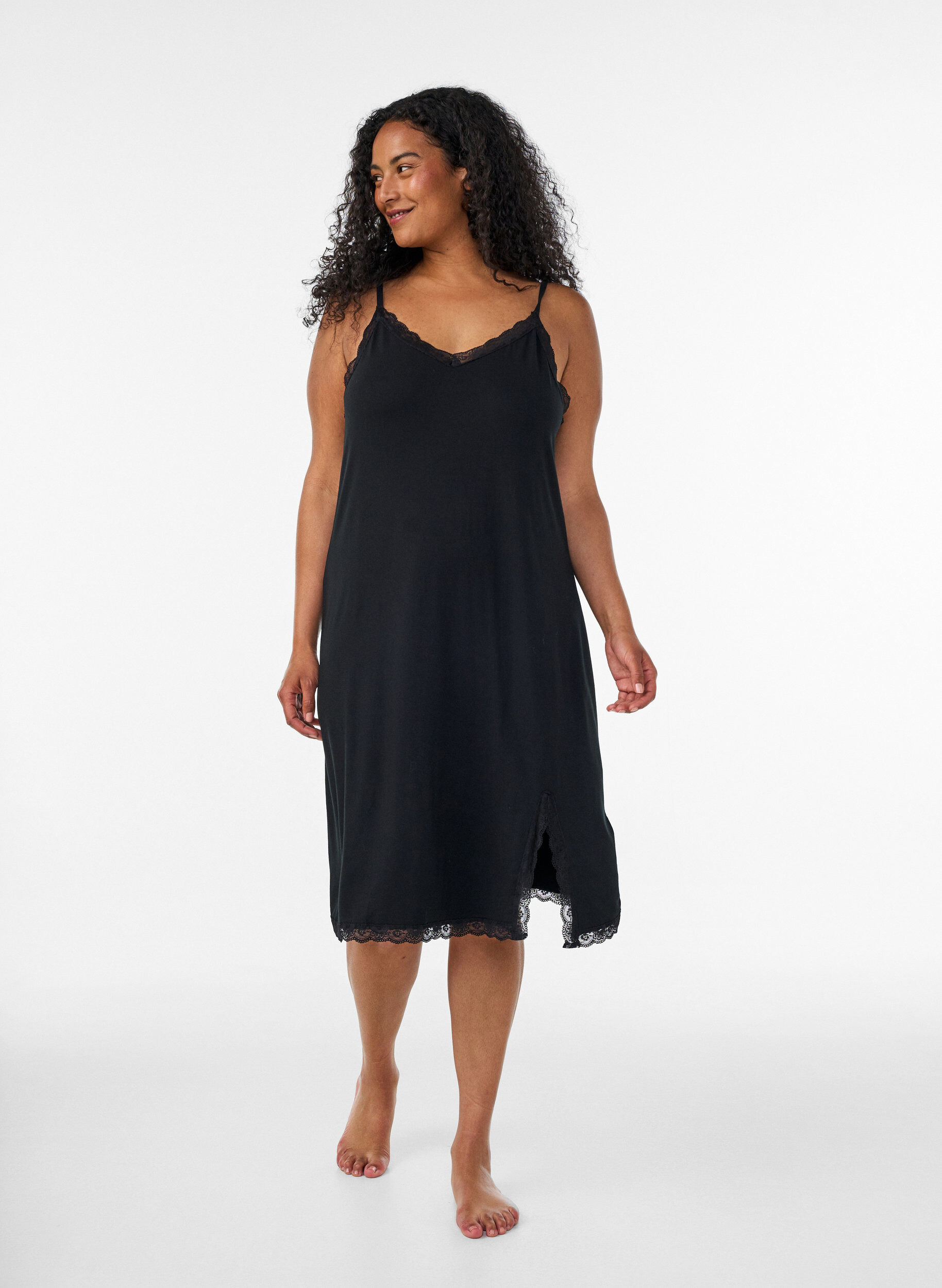 Viscose nachthemd met kant en splitten, Zwart, Model