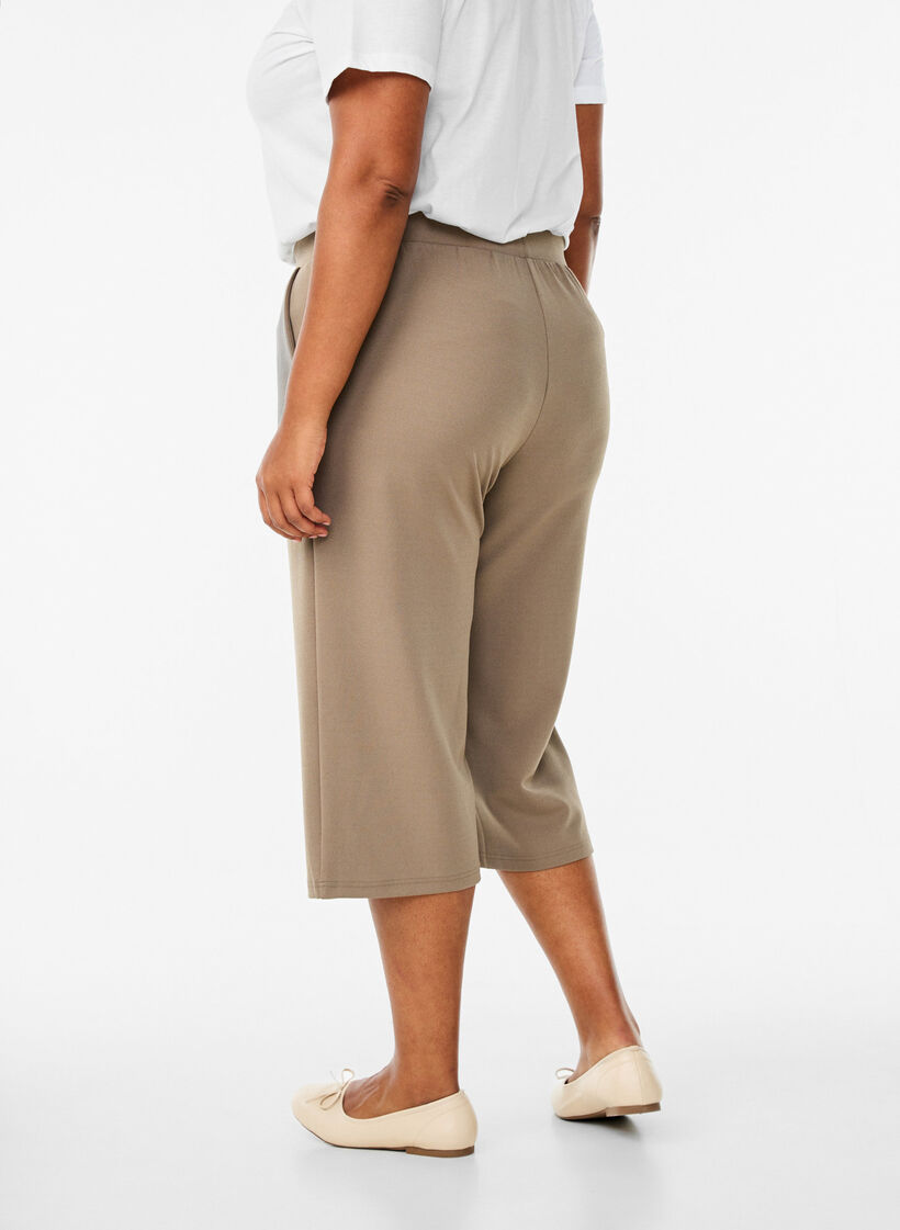 Hoog getailleerde kniebroek met losse pasvorm, Bruin, Model image number 1