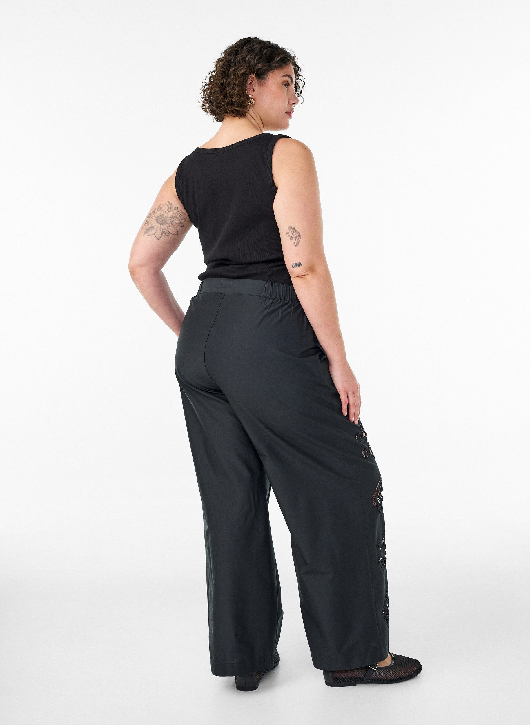 ZizziKatoenen broek met geborduurde uitsnijdingen, Zwart, Model image number 1