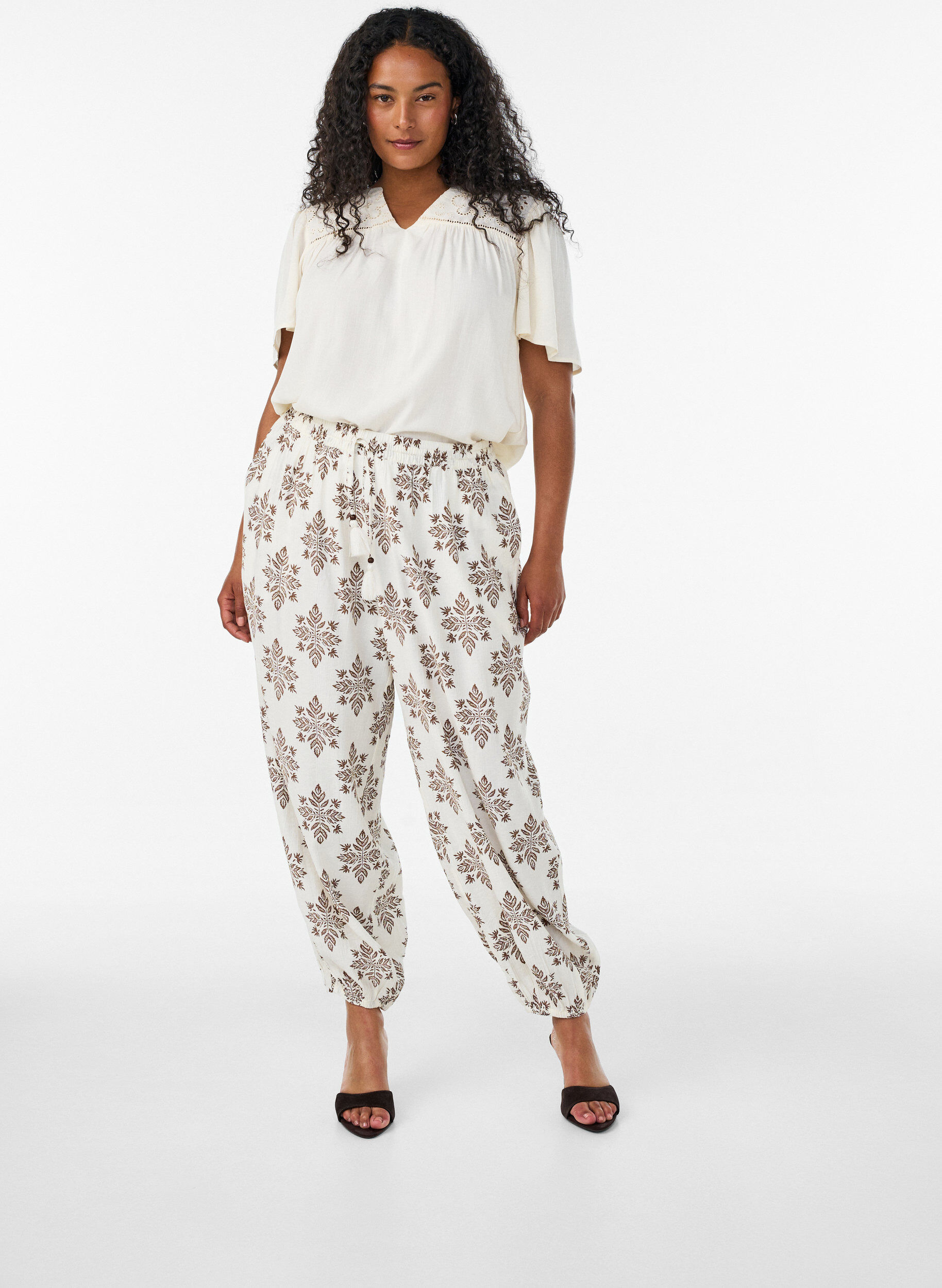 Gepatroonde ballonbroek met hoge taille, Vanille, Model