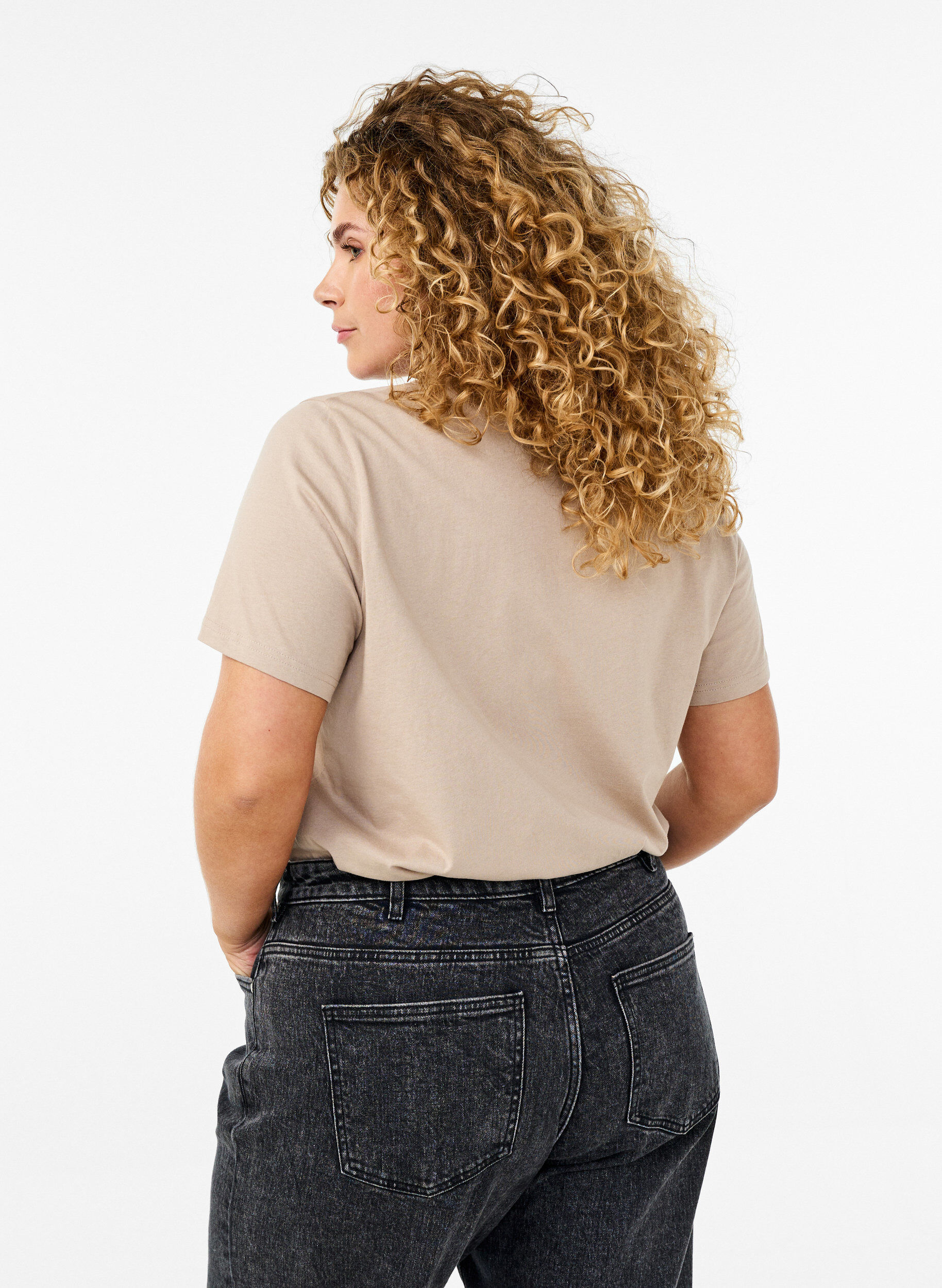 Zizzi T-shirt basique en coton &agrave; col rond, Beige, Model image number 2