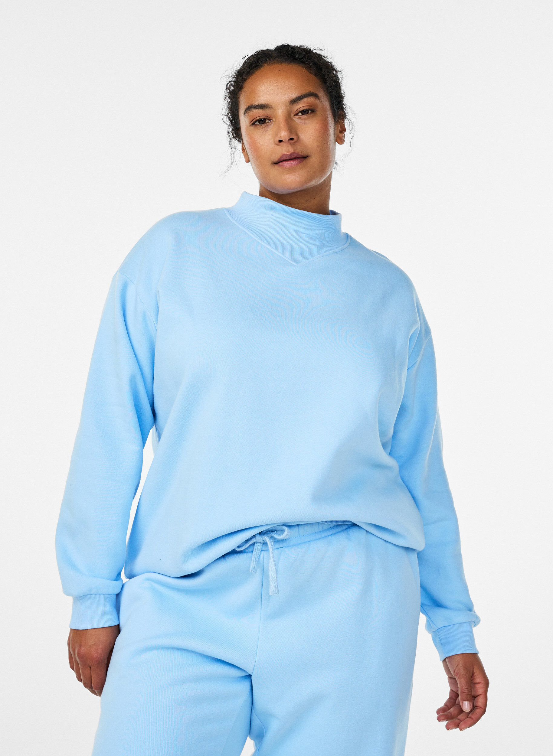 Sweatshirt met hoge kraag en lange mouwen, Blauw, Model